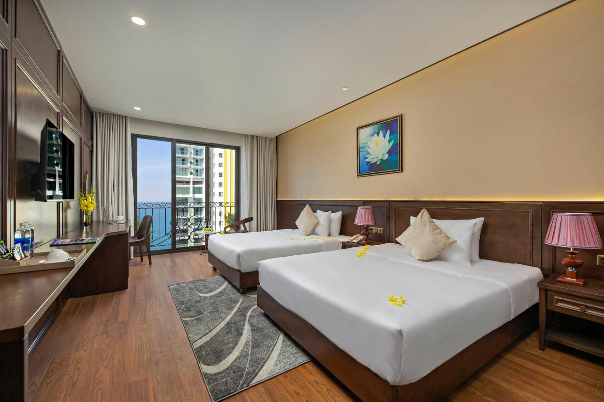 Hotel Golden Lotus - Rooftop Bar Sea View