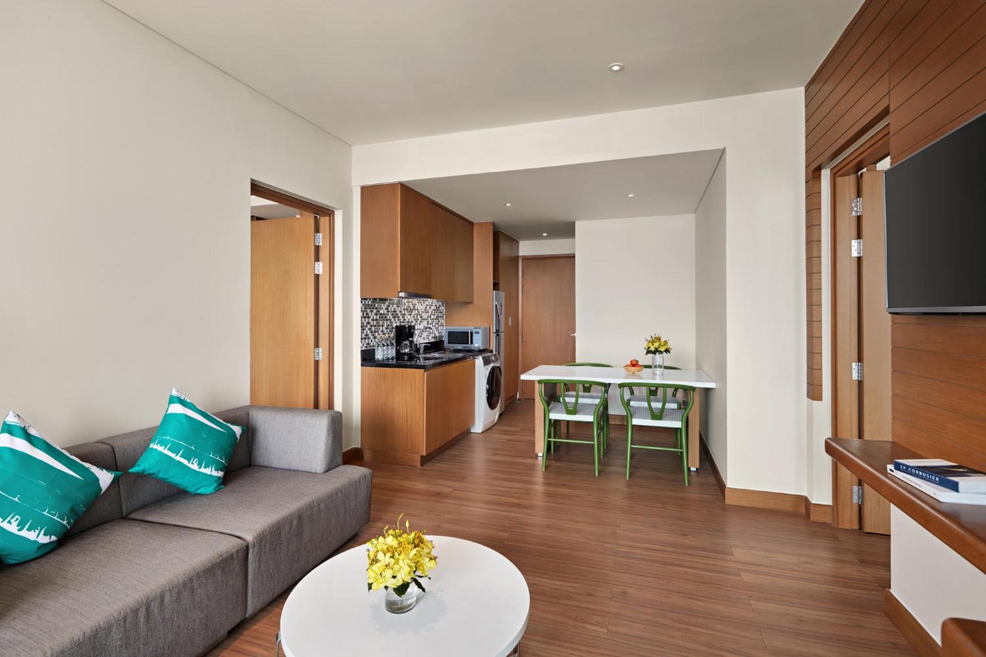 Khách sạn Novotel Premier River