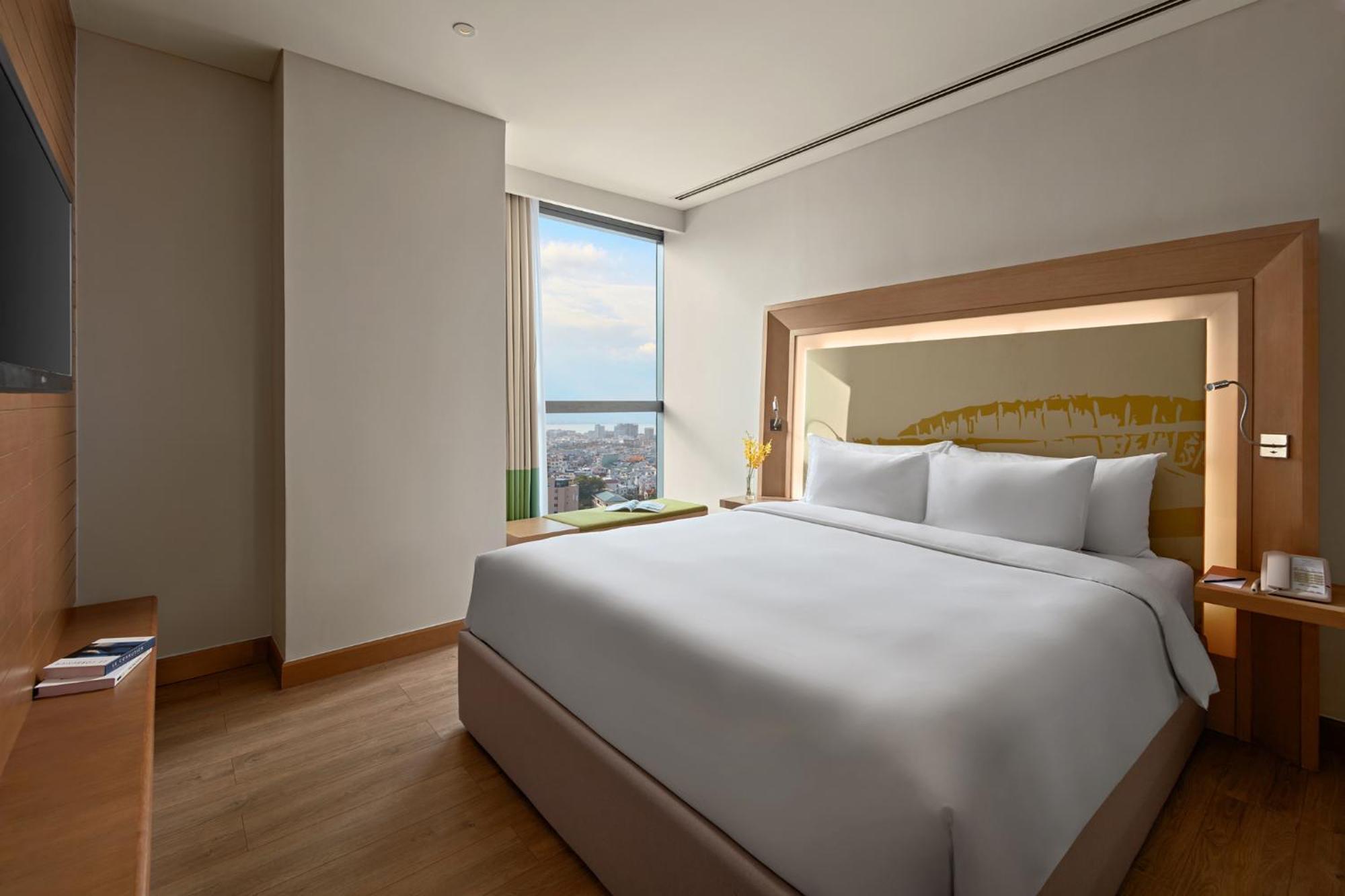 Khách sạn Novotel Premier River
