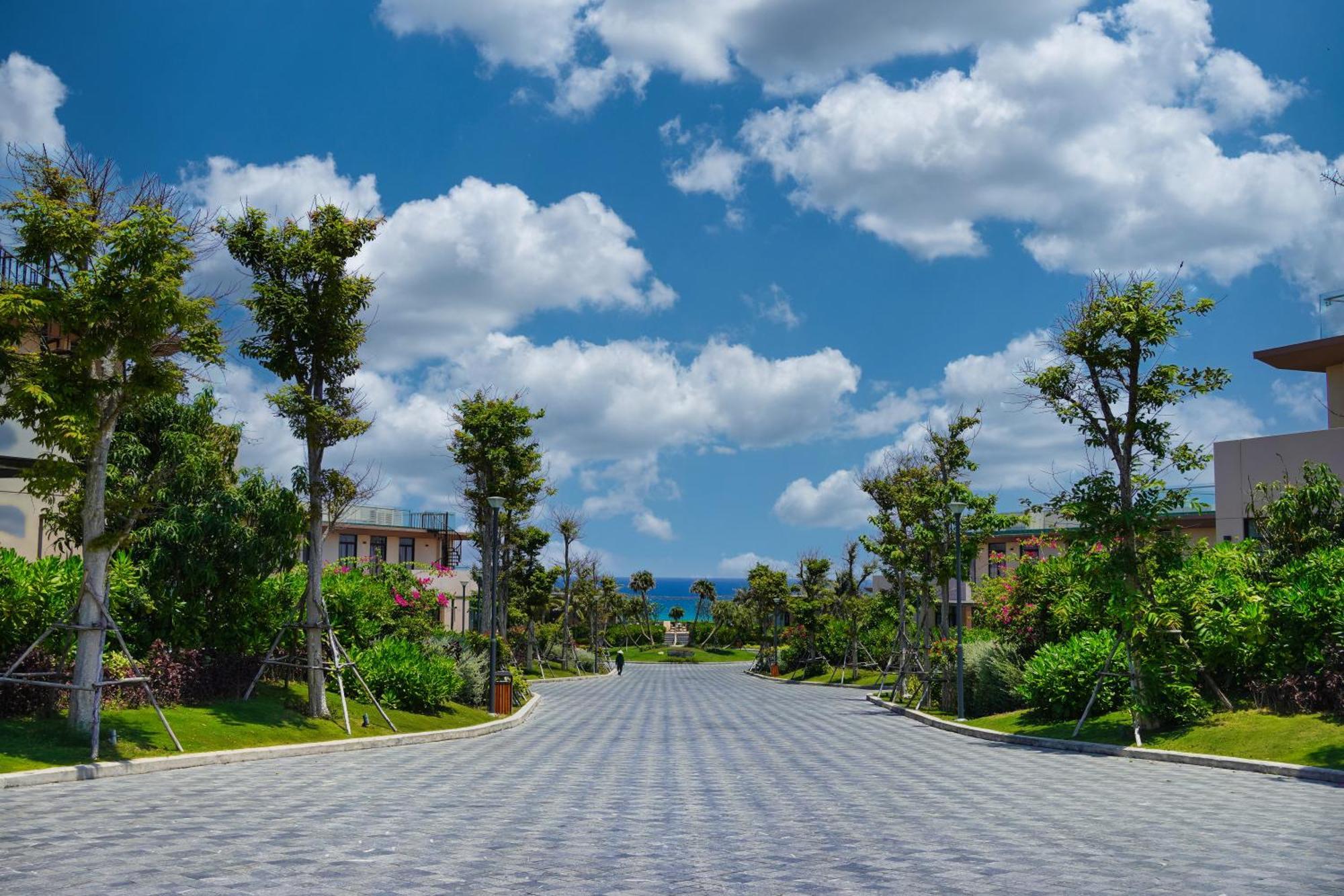 Resort Seascape In Long Cam Ranh
