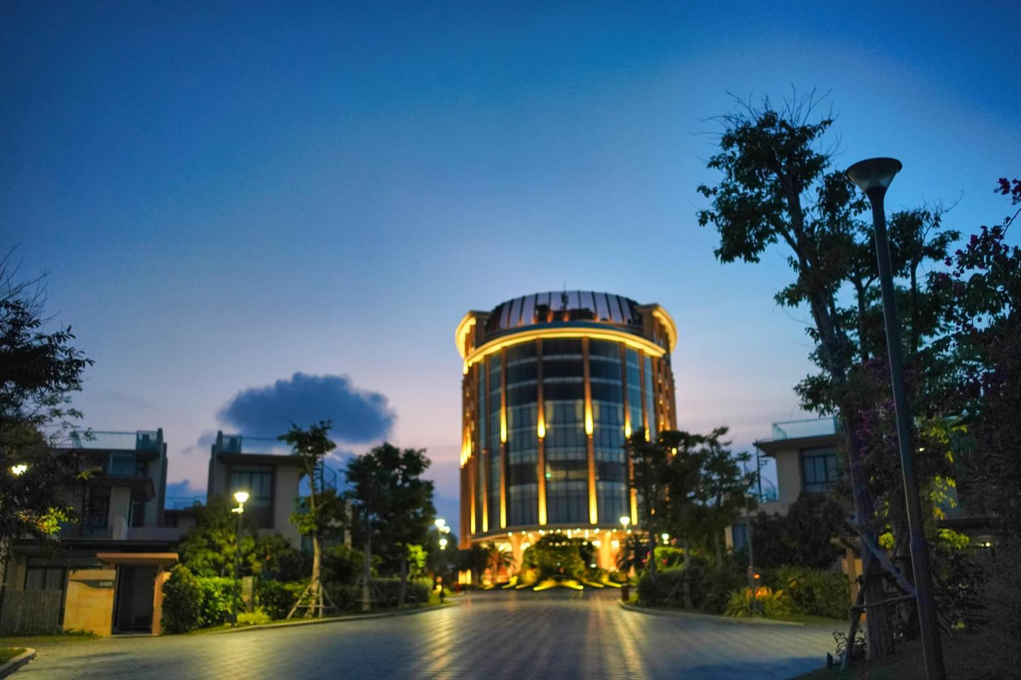 Seascape In Long 5* Cam Ranh