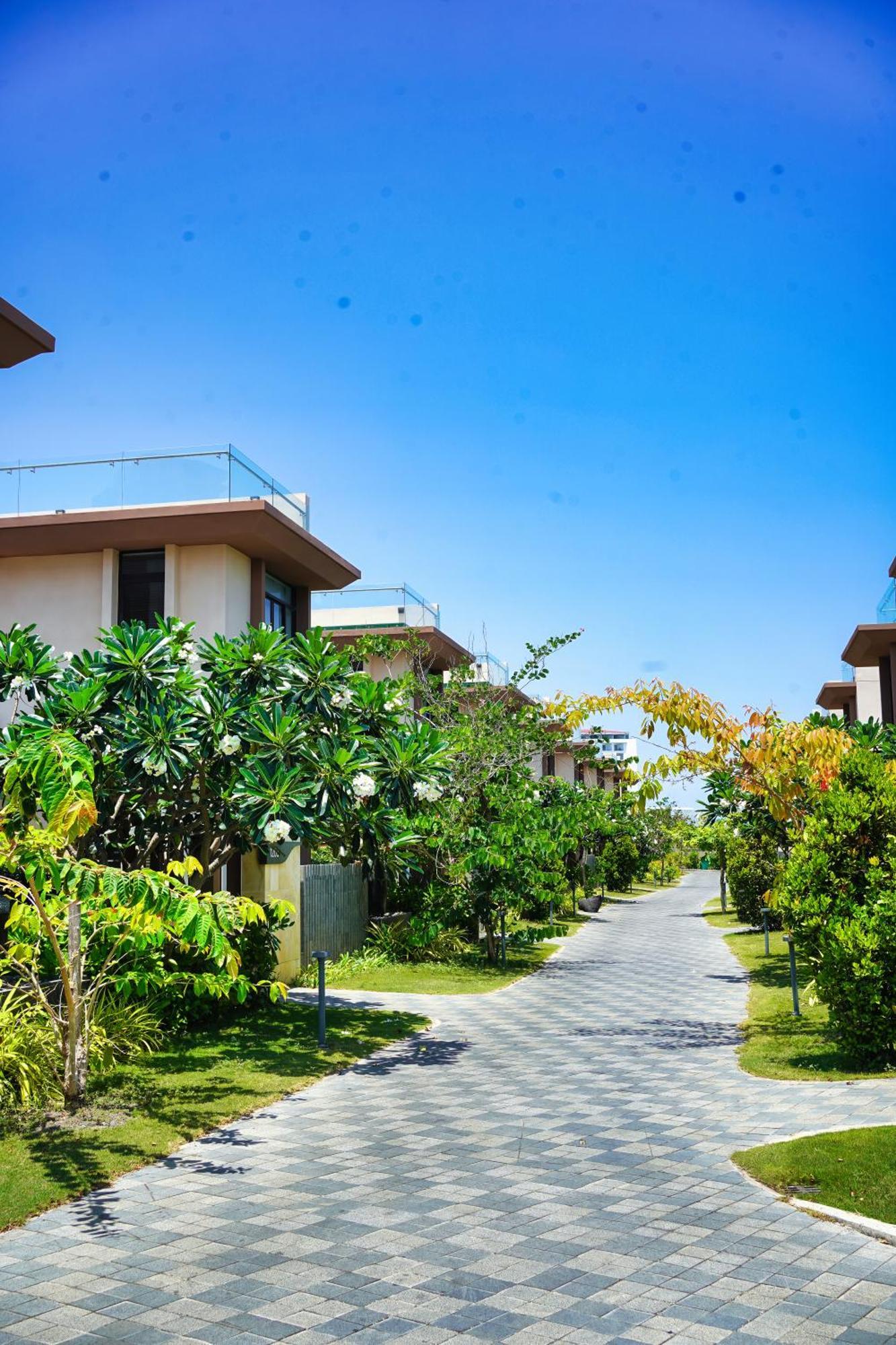 Resort Seascape In Long 5*