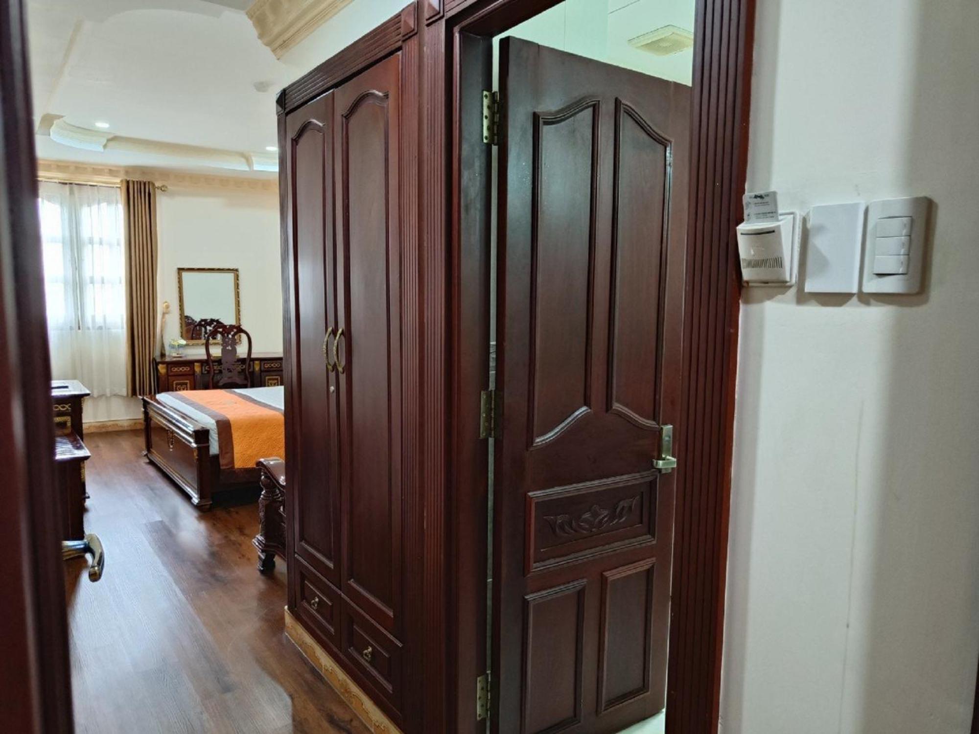 New Pacific Khách sạn 4*