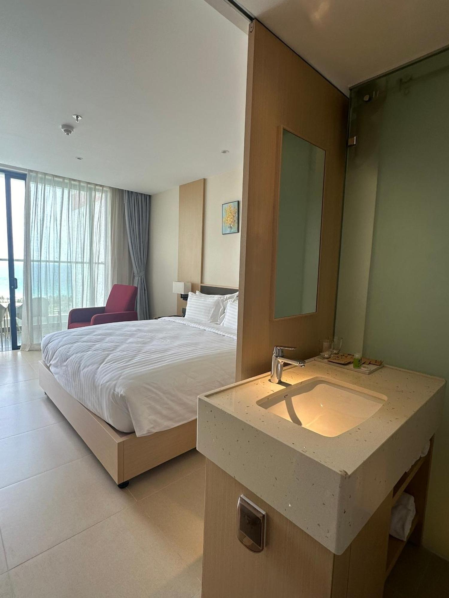 Infinity Sea View - The Arena Apartment *