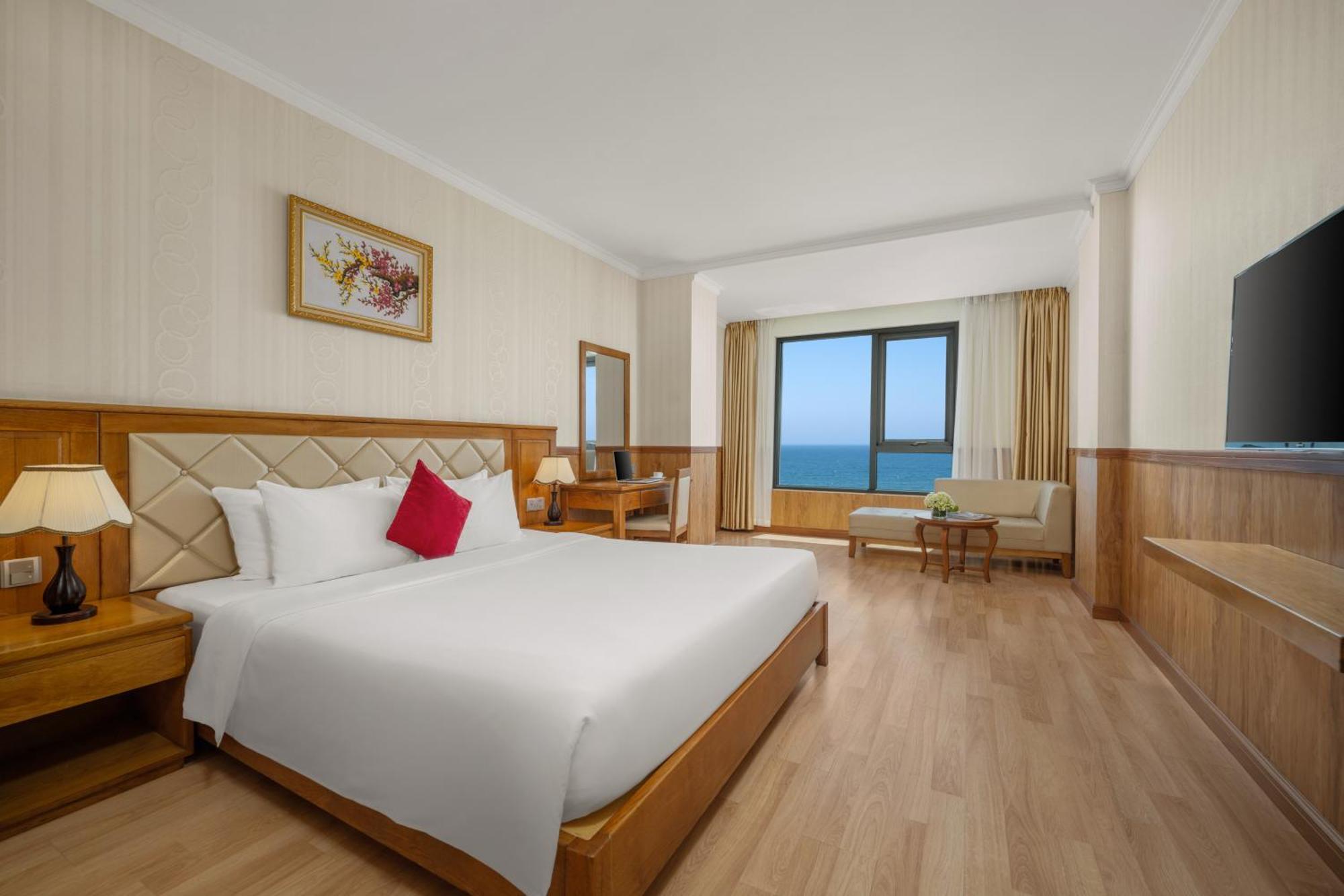 Serene Beach Hotel Danang 4*