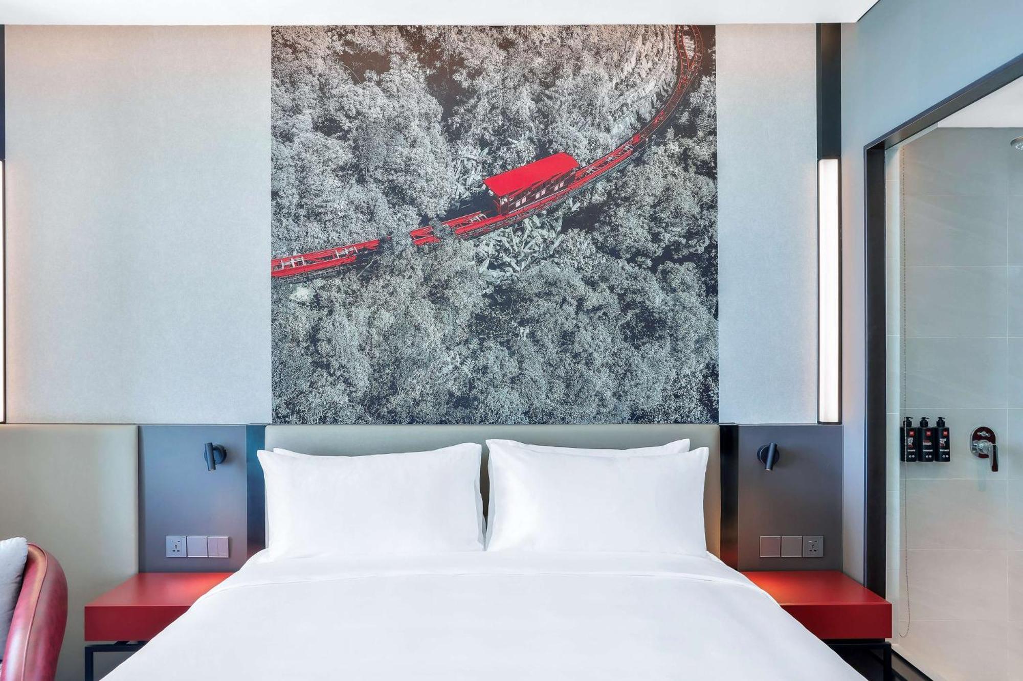 Radisson Red 5*