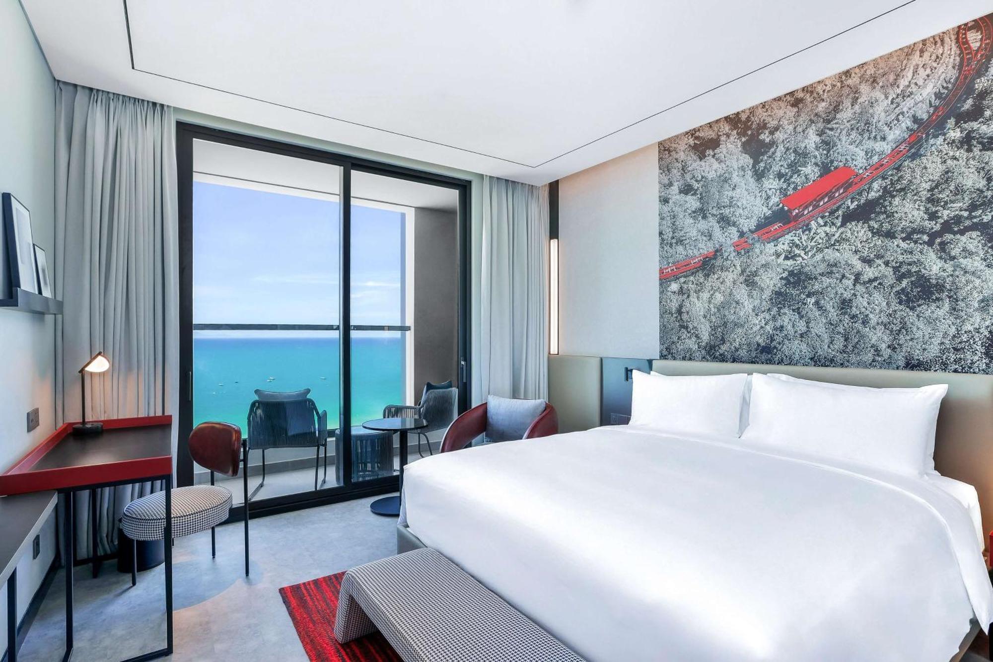 Hotel Radisson Red 5*
