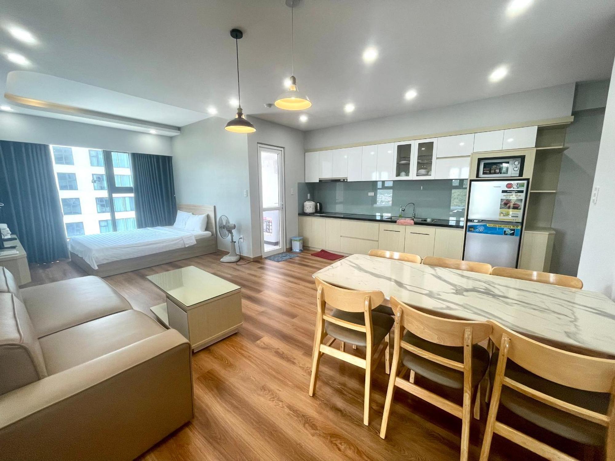 Beachfront Hon Chong Apartment