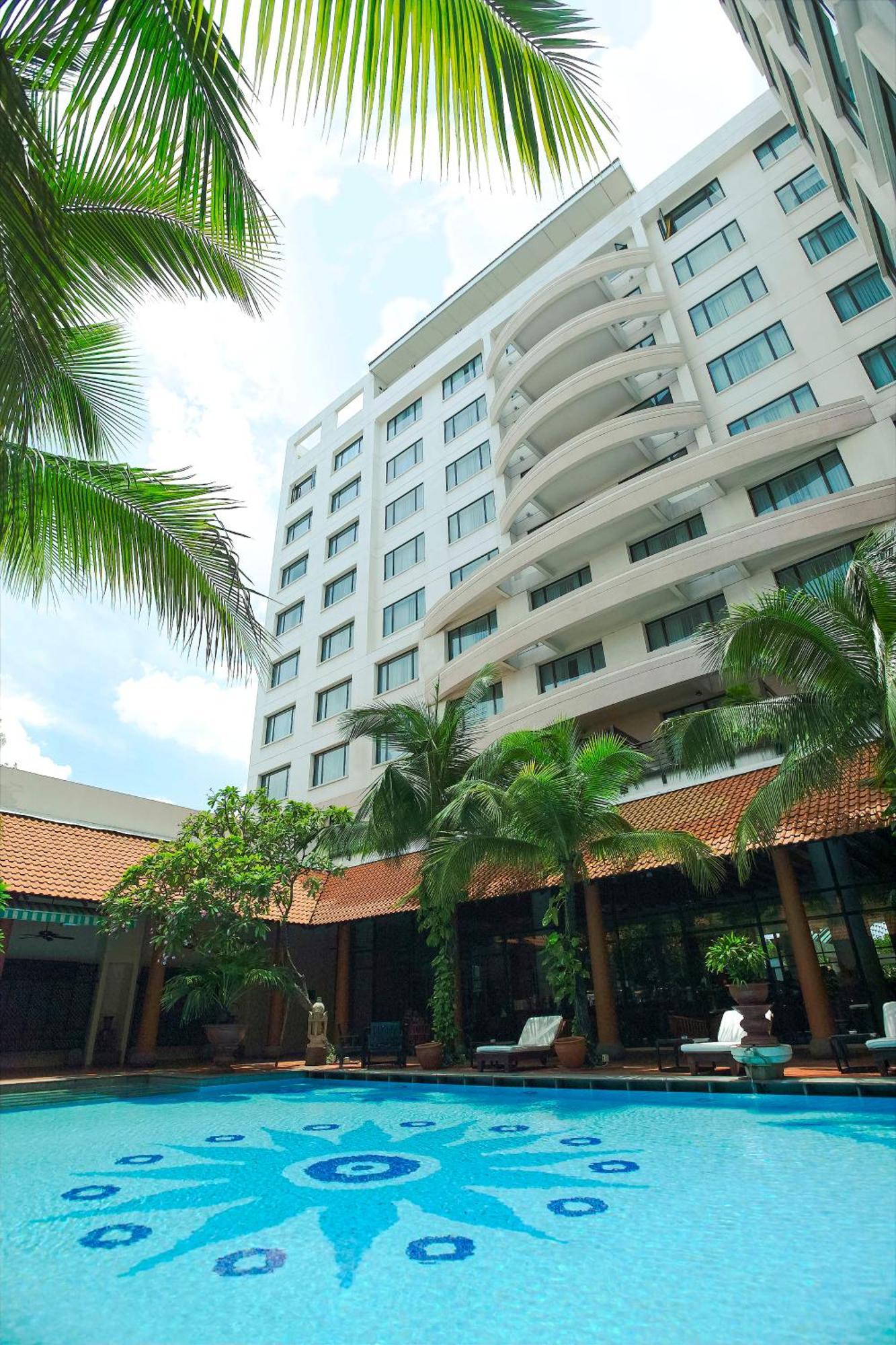 Parkroyal Sài Gòn 4*
