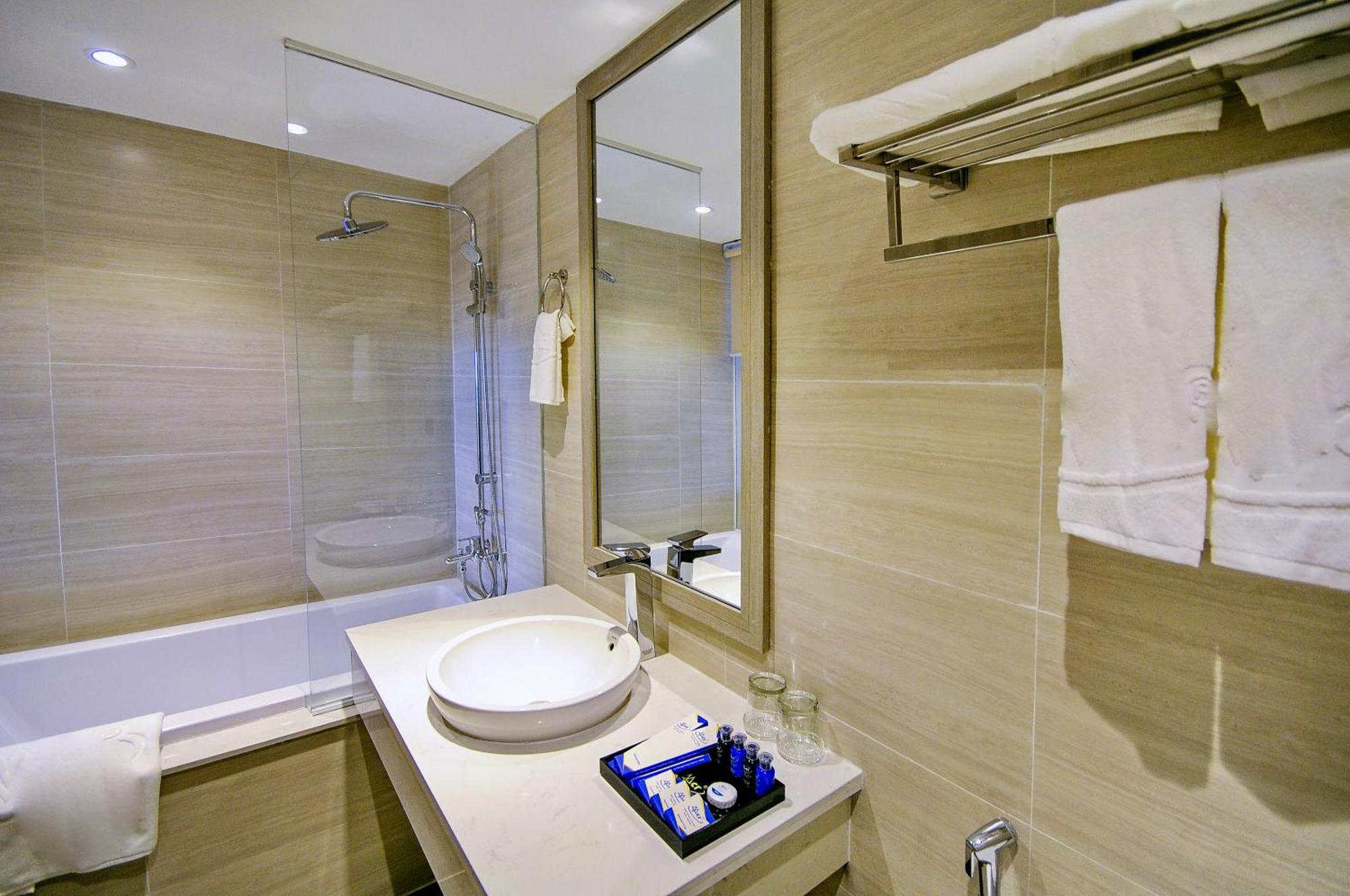 Oceanus Mt Vien Trieu Thai Ha & * Nha Trang
