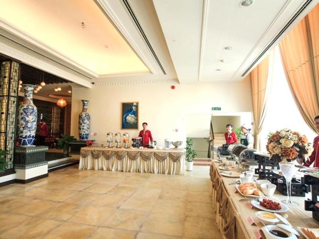 Den Long Do Hotel