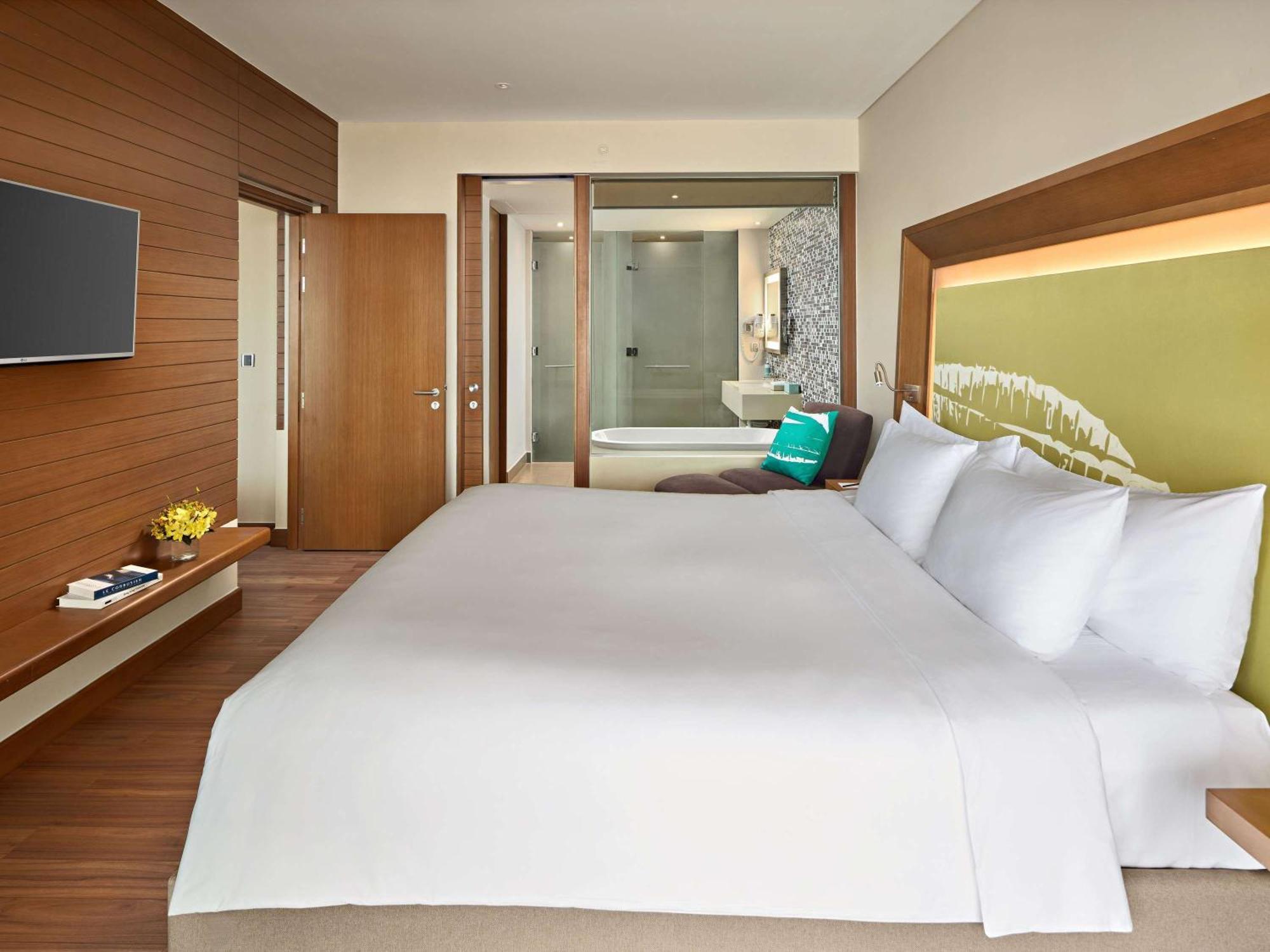Khách sạn Novotel Premier River 5*