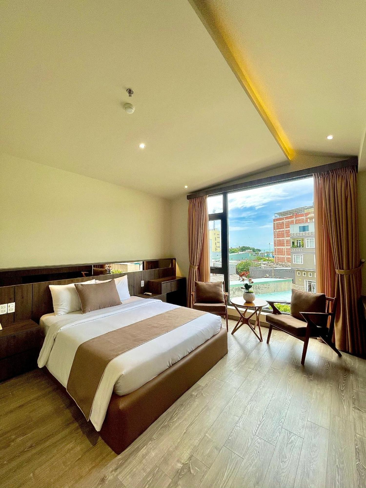 Long 1 Hotel