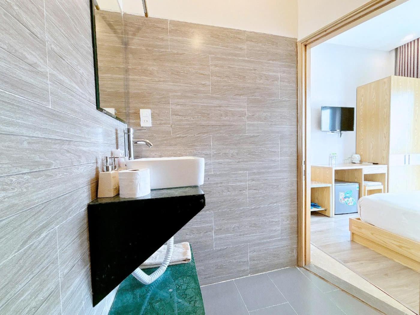 Khách sạn Emerald Ocean 2*