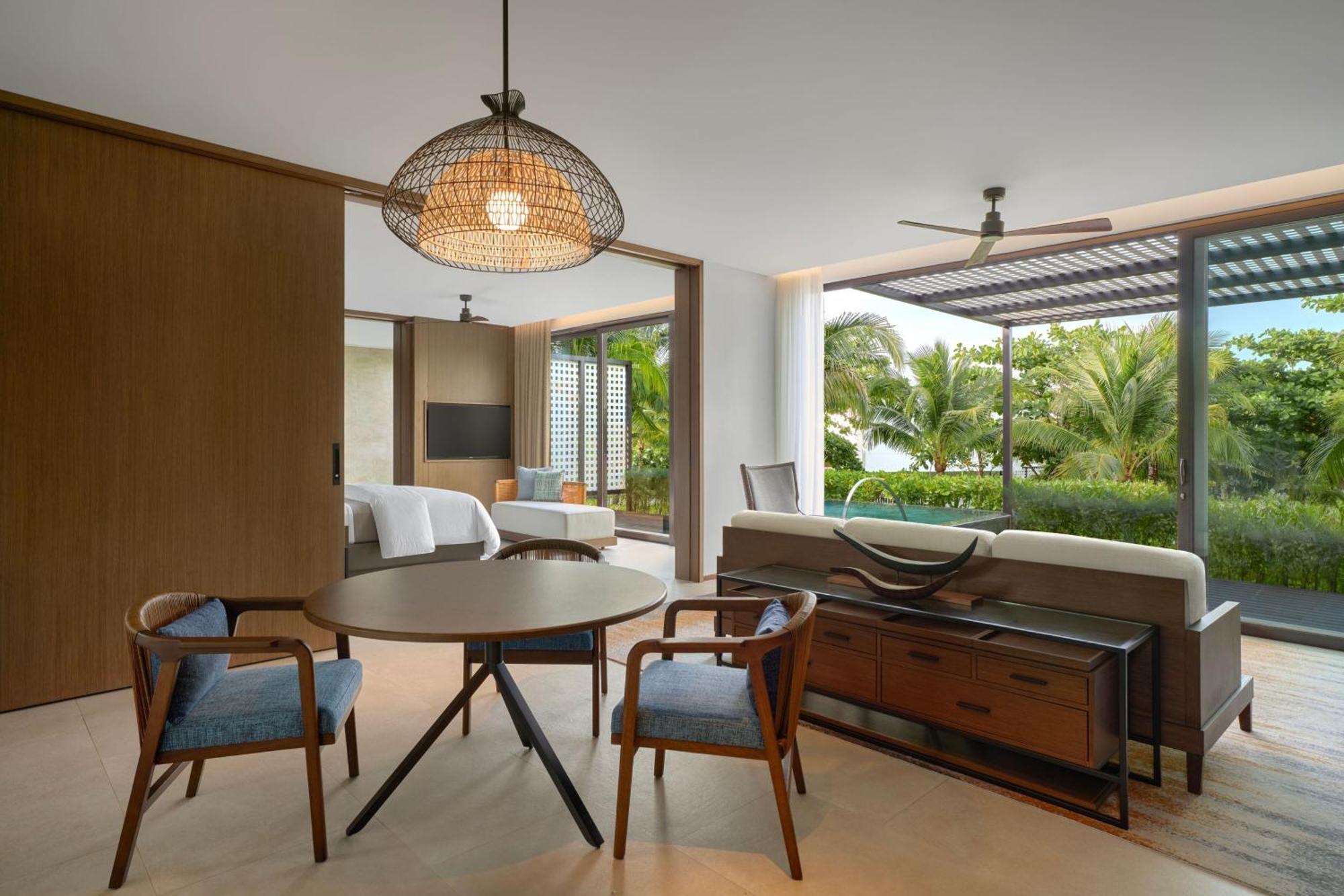 The Westin & Hotel 5*