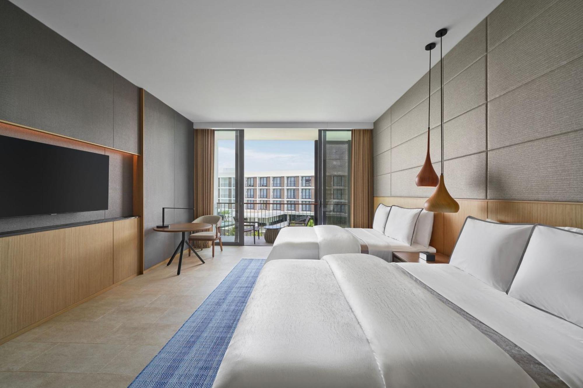The Westin & Hotel 5*
