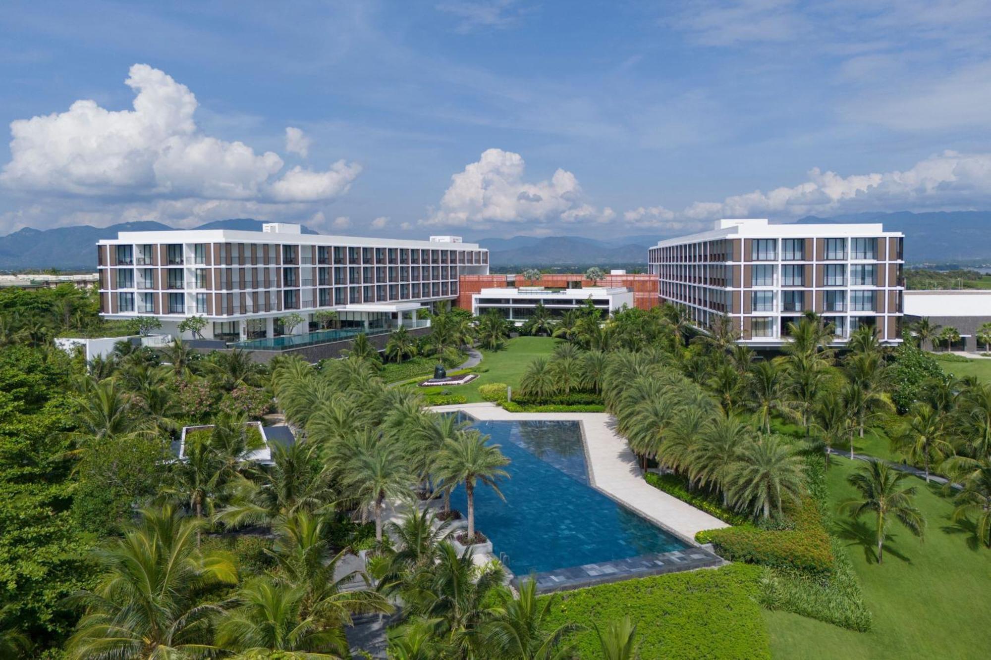The Westin & 5*
