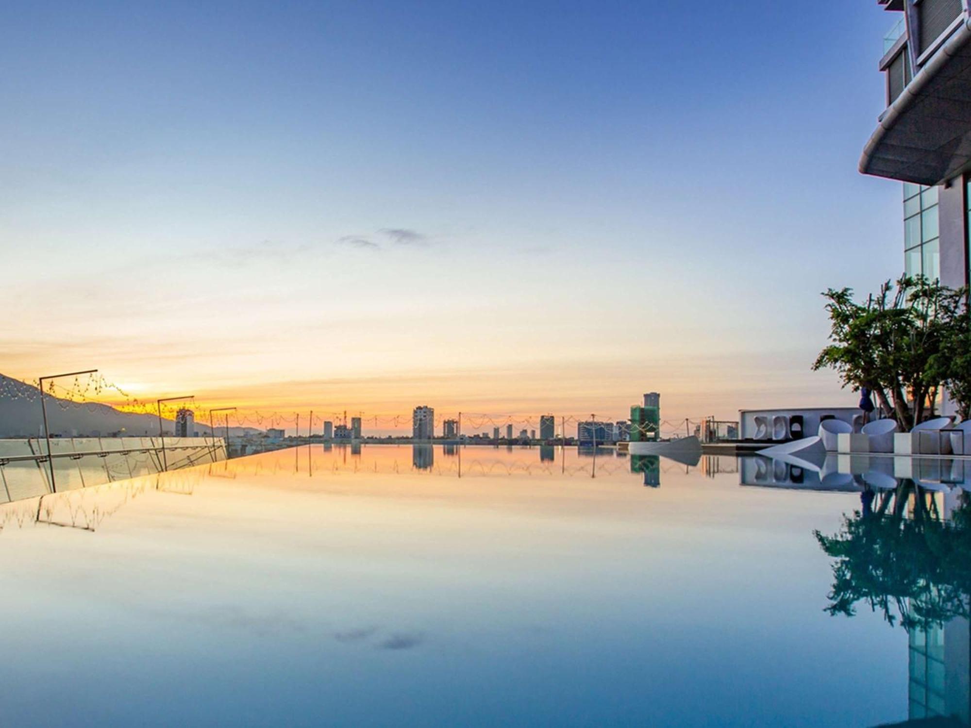 Khách sạn Novotel Premier River