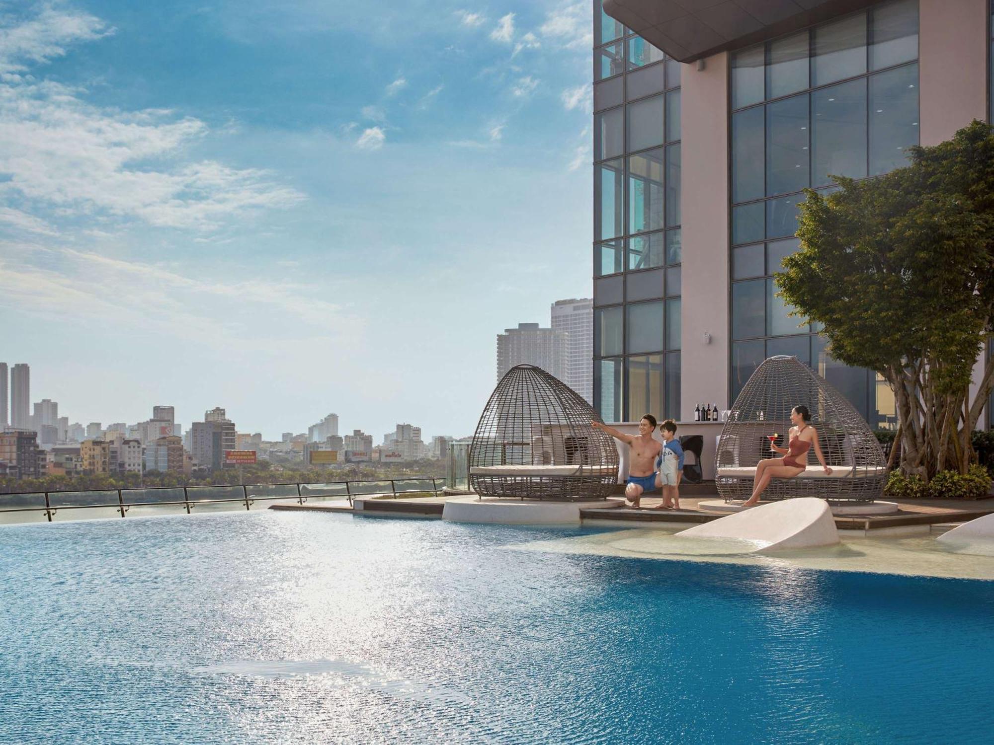 Khách sạn Novotel Premier River 5*