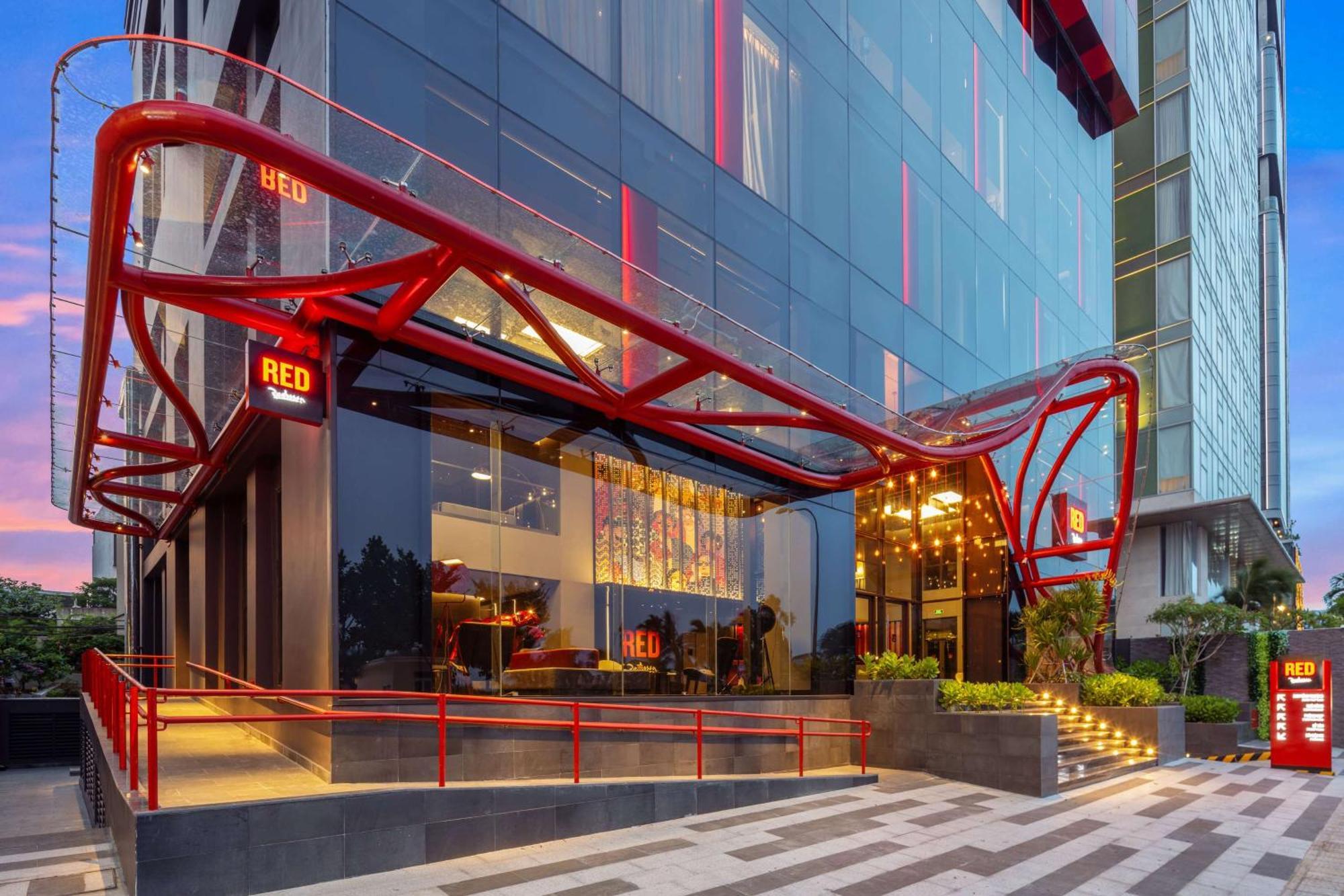 Radisson Red Hotel