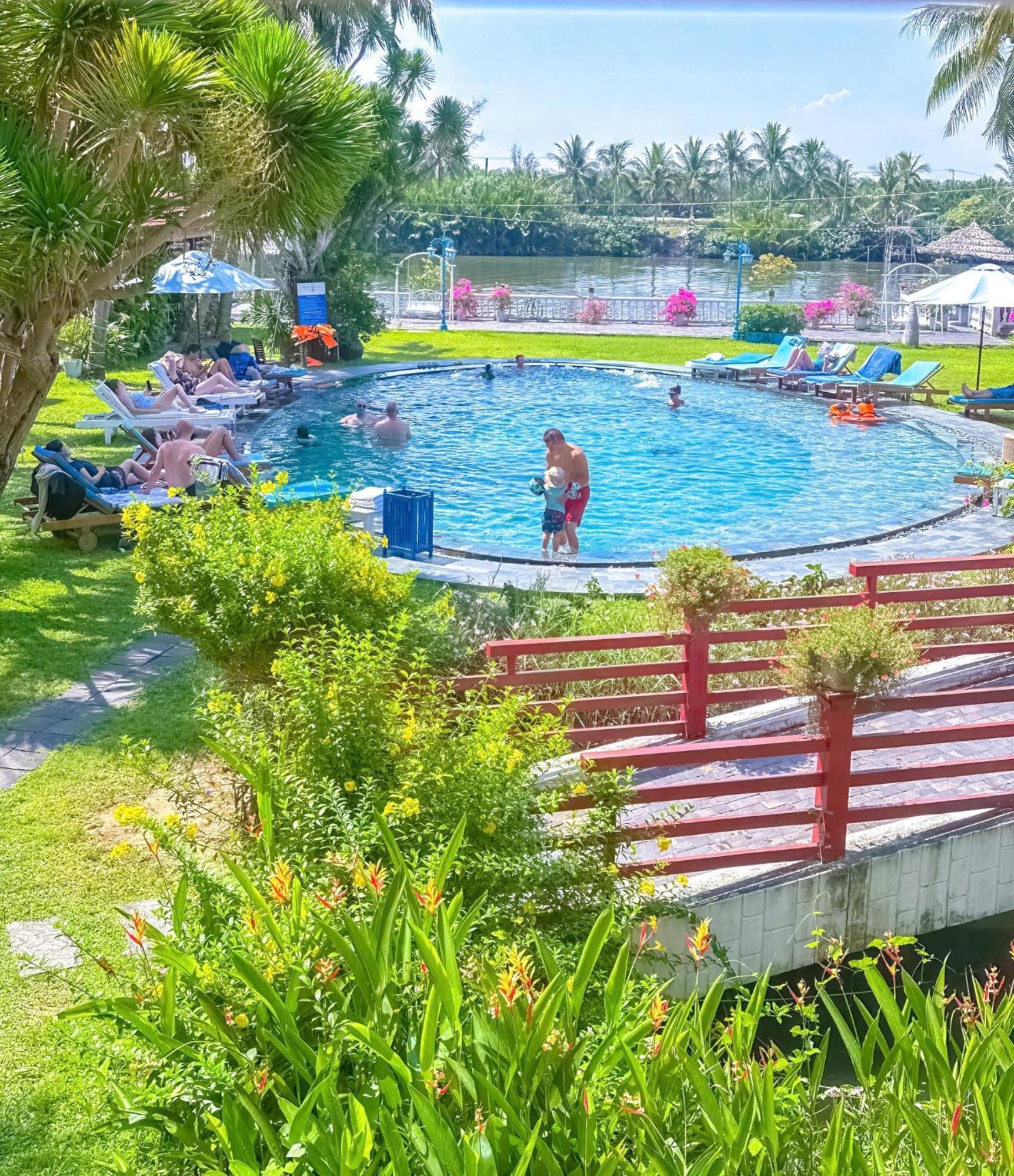 Resort River & Residences