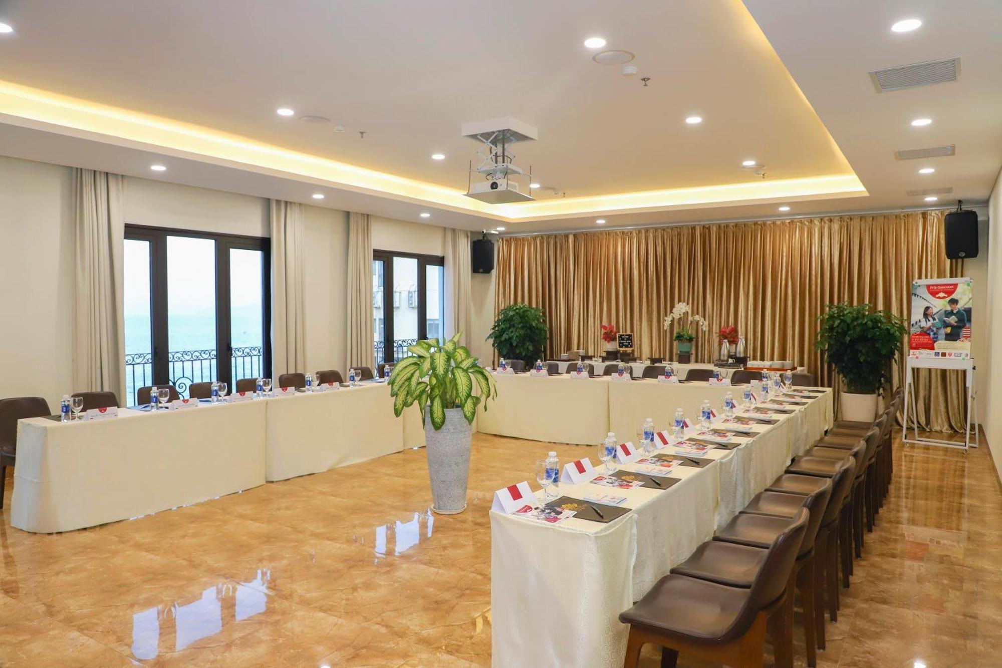 Hotel Golden Lotus - Rooftop Bar Sea View Da Nang