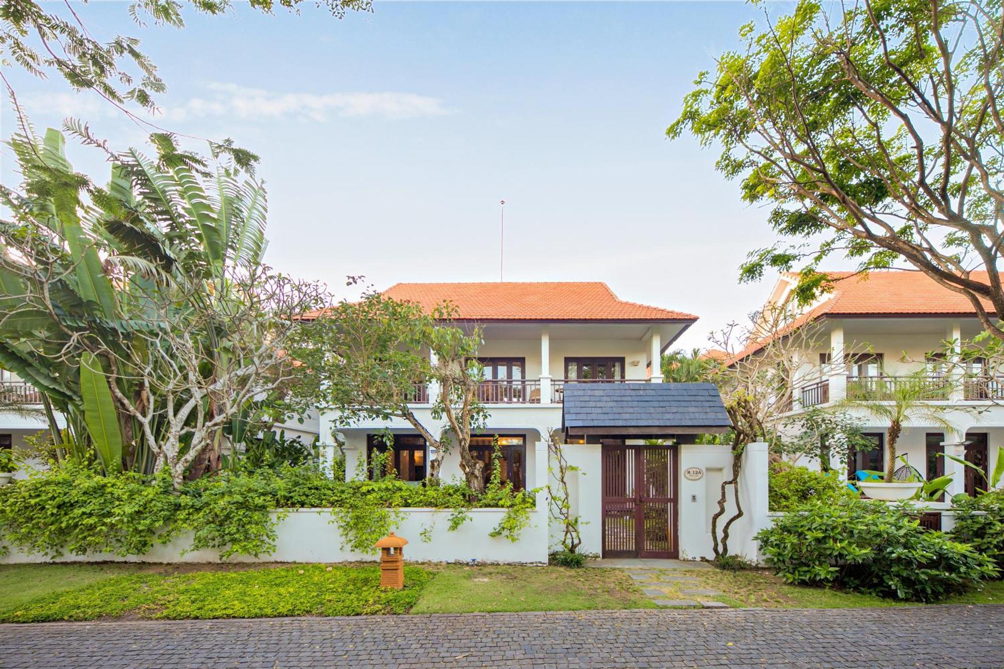 Villa Purama Beachfront & *
