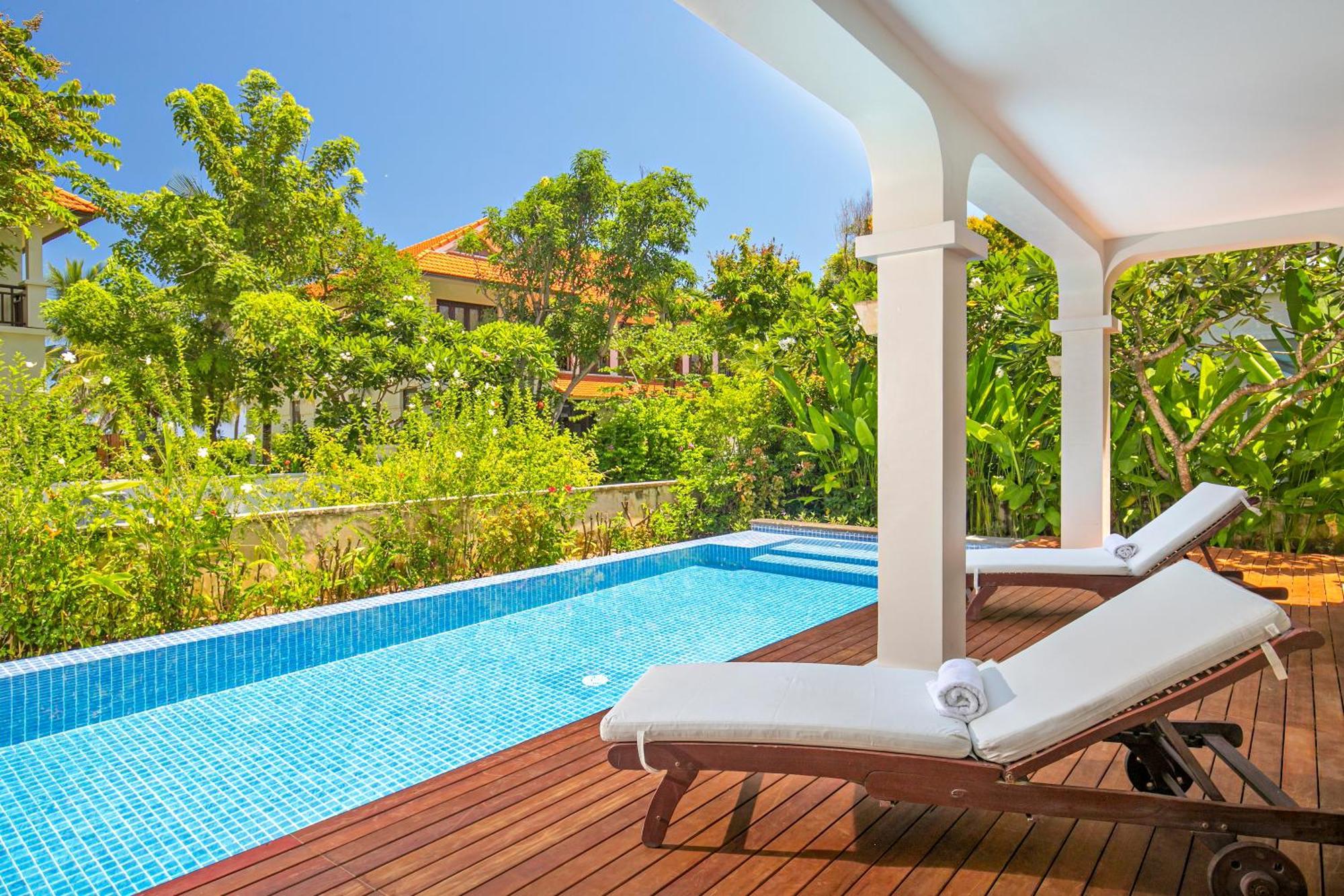 Villa Purama Beachfront & *