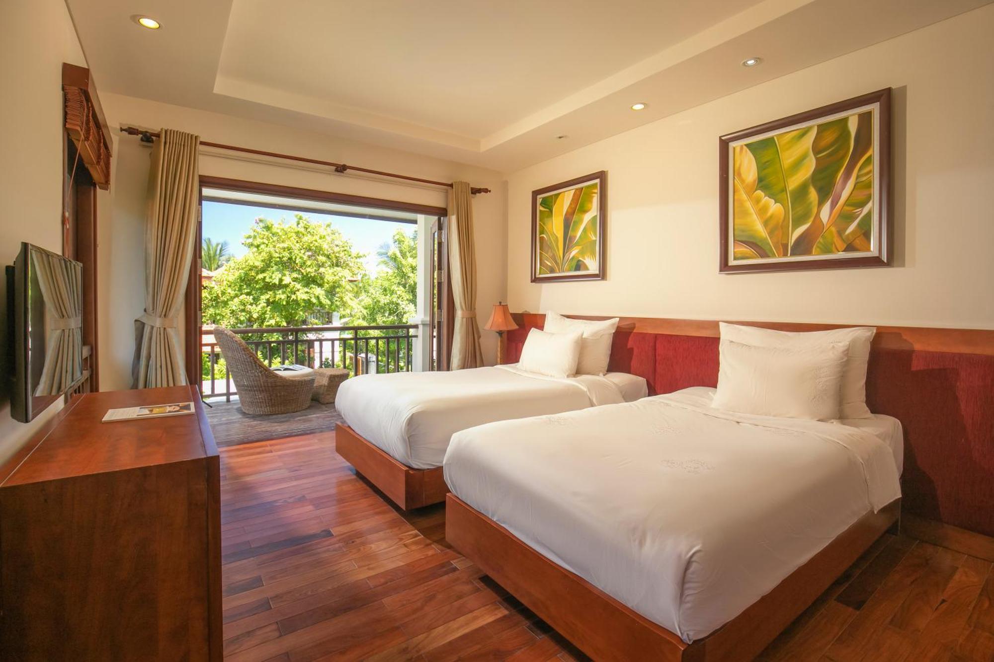 Villa Purama Beachfront & *
