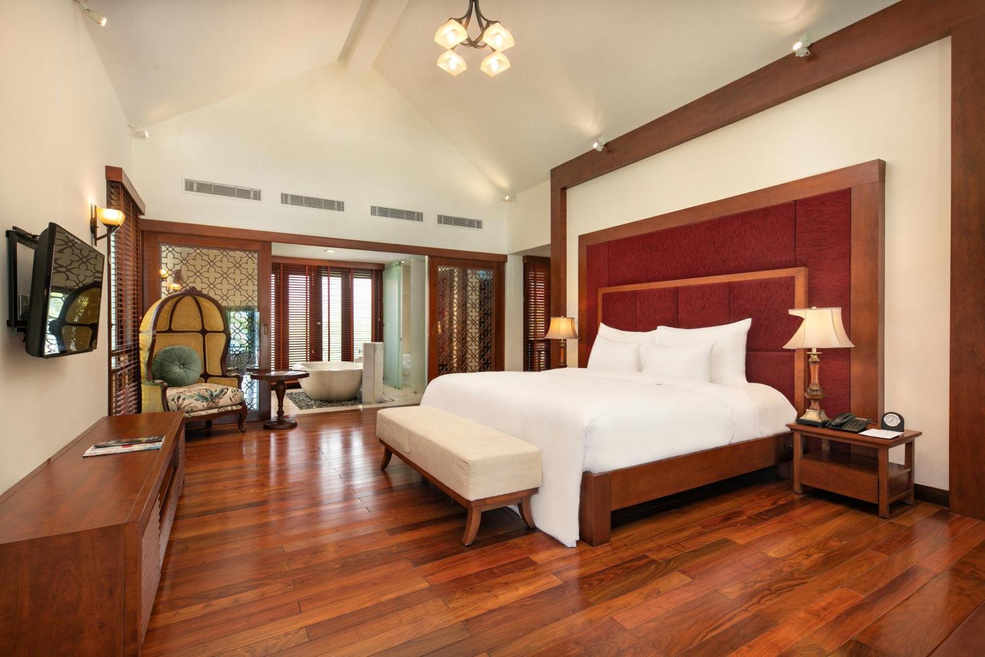 Villa Purama Beachfront & *