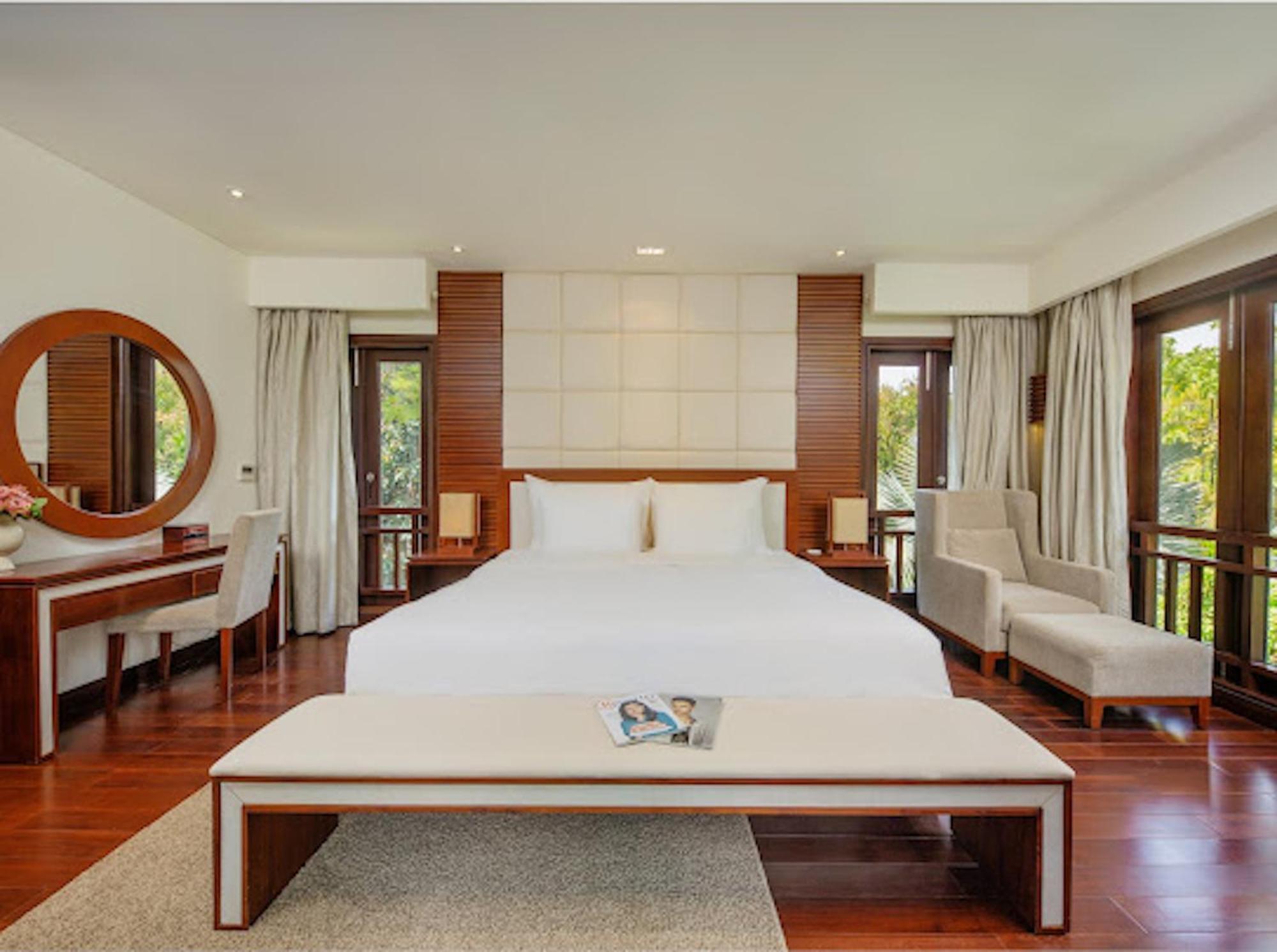 Villa Purama Beachfront & *