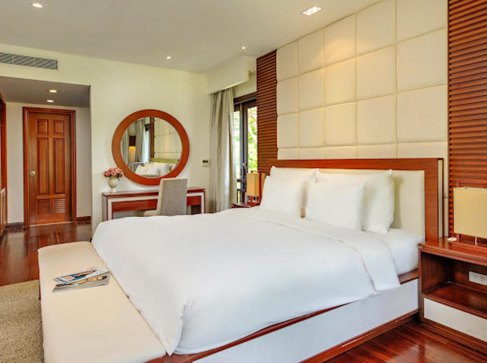 Villa Purama Beachfront & *