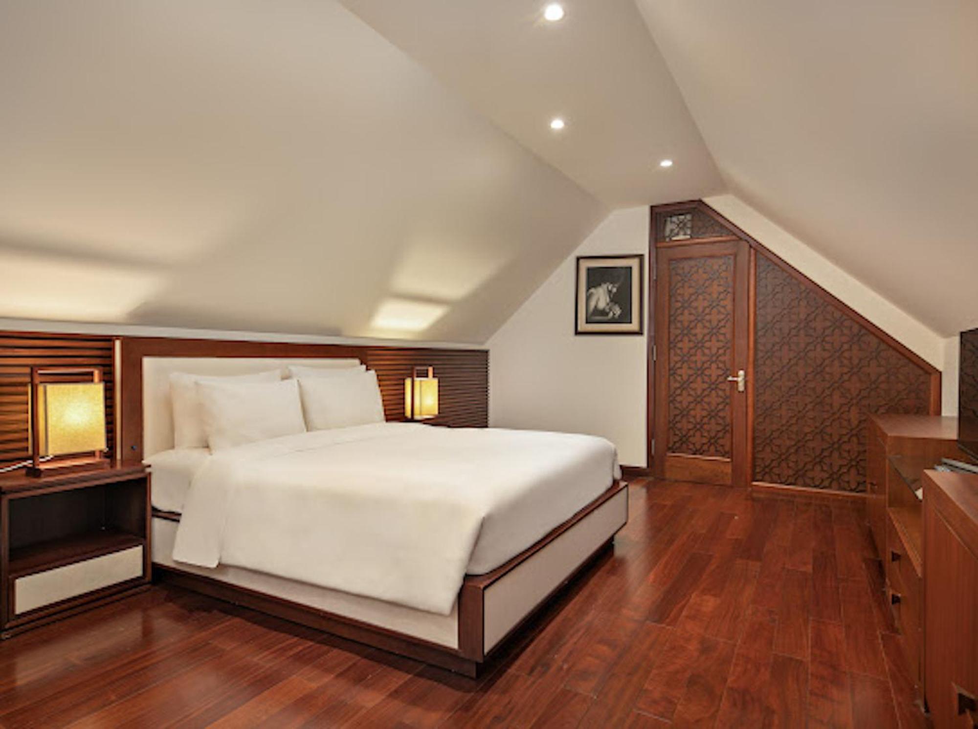 Villa Purama Beachfront & *