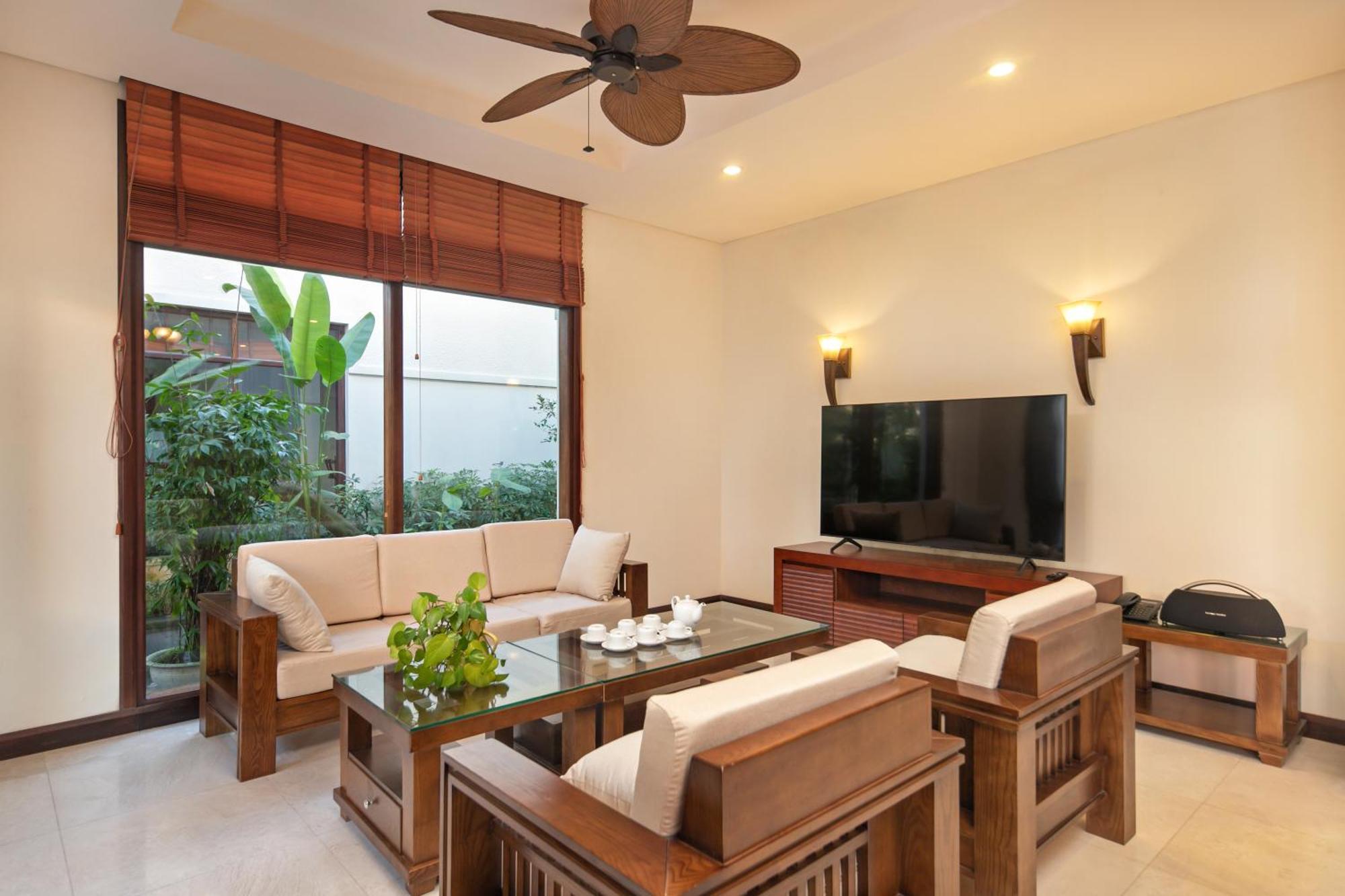 Villa Purama Beachfront & *