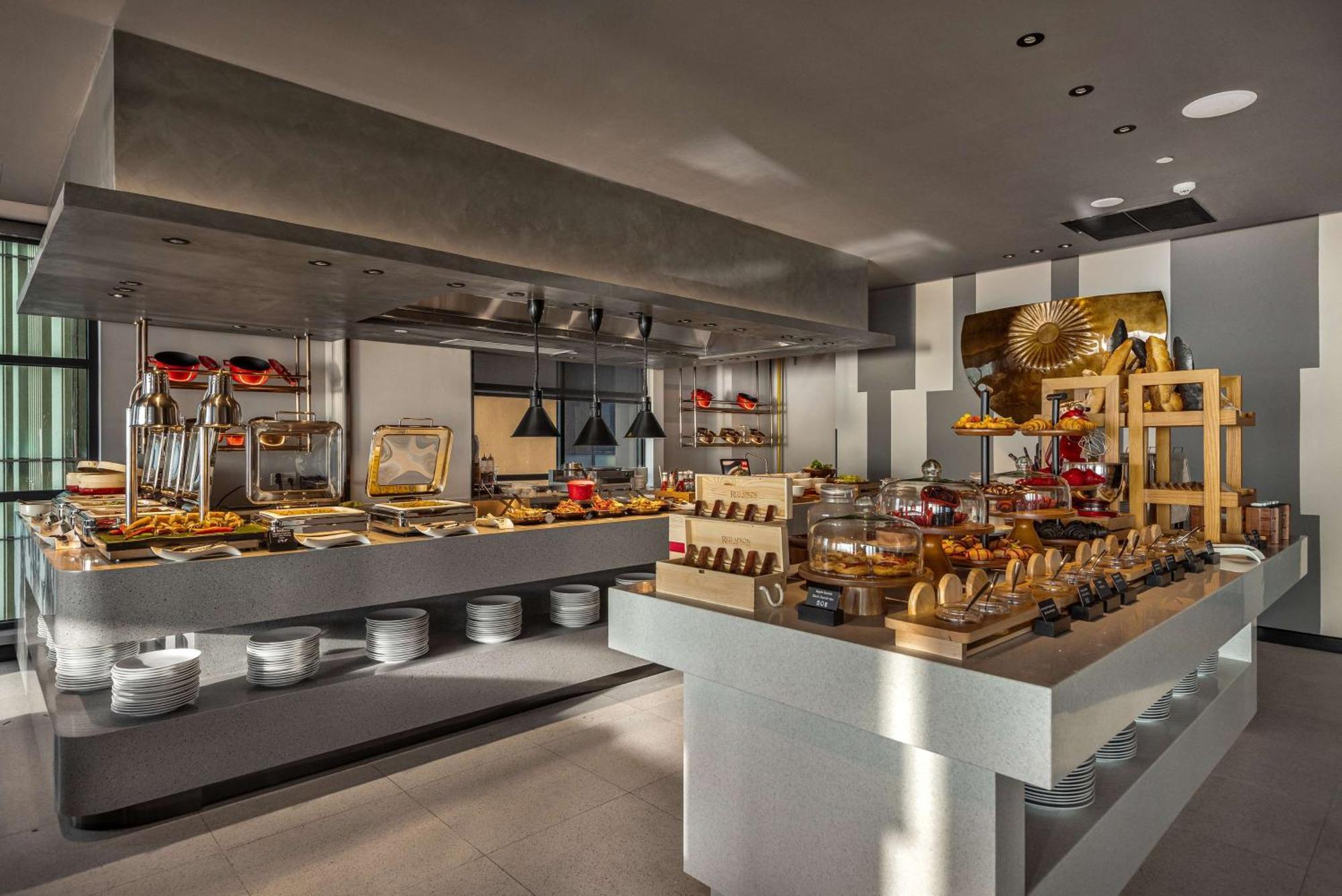 Hotel Radisson Red 5*