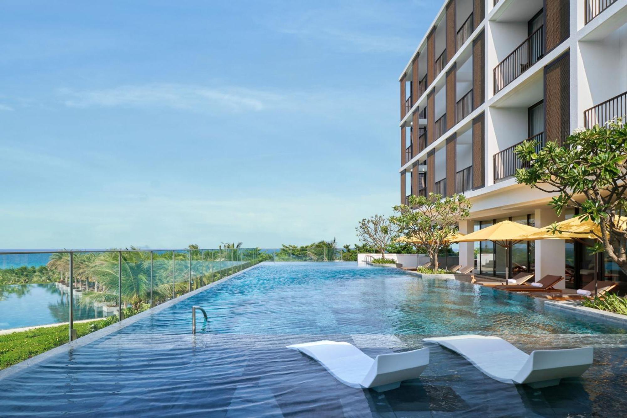 The Westin & Hotel 5*
