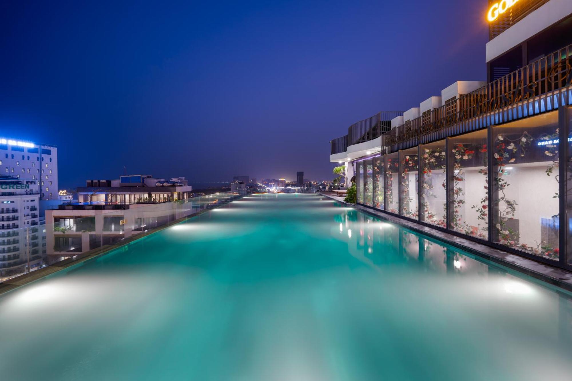 Golden Lotus Grand - Panoramic Rooftop Bar & Daily Afternoon Tea Hotel 4*