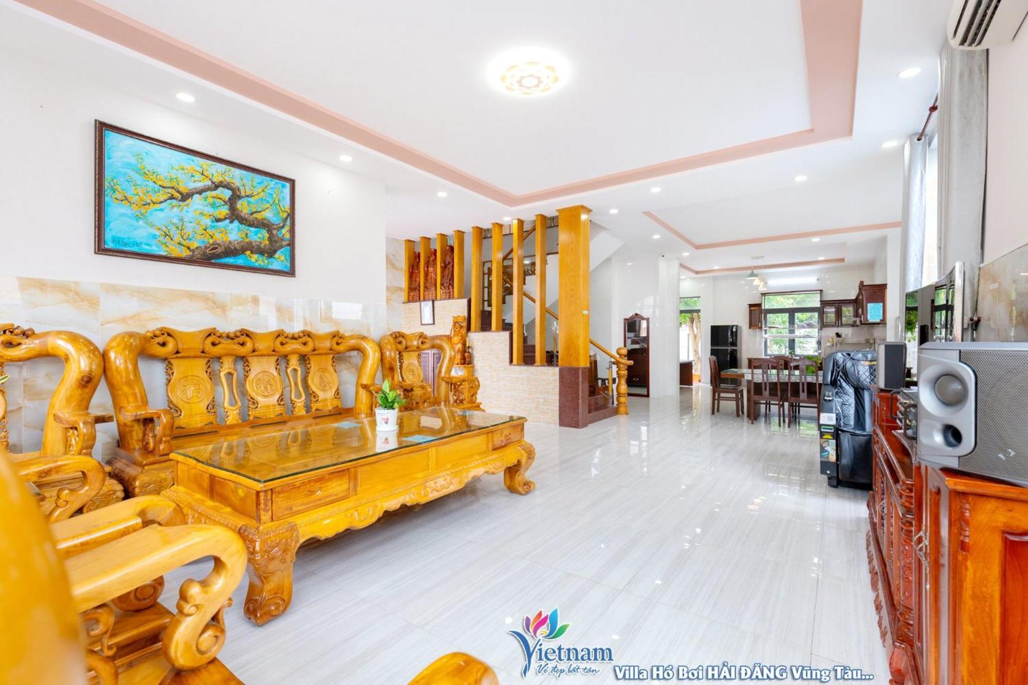 Duc Hoang Bida Va Phong Karaoke Rieng Thoai Mai *