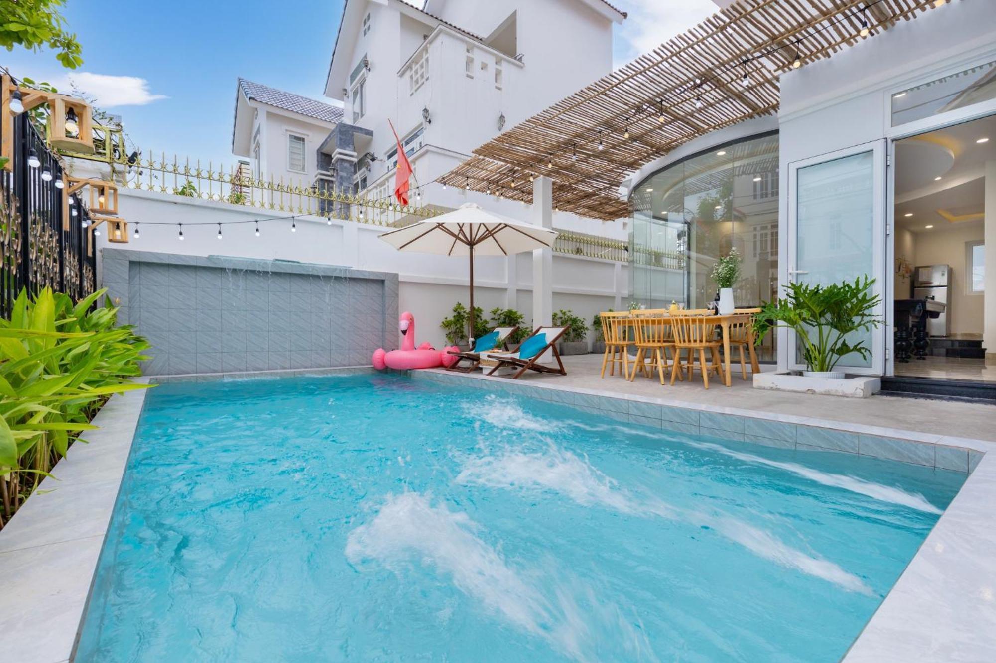 Villa Biet Thu Ho Boi Hoang Duc Hoang Le Kha *