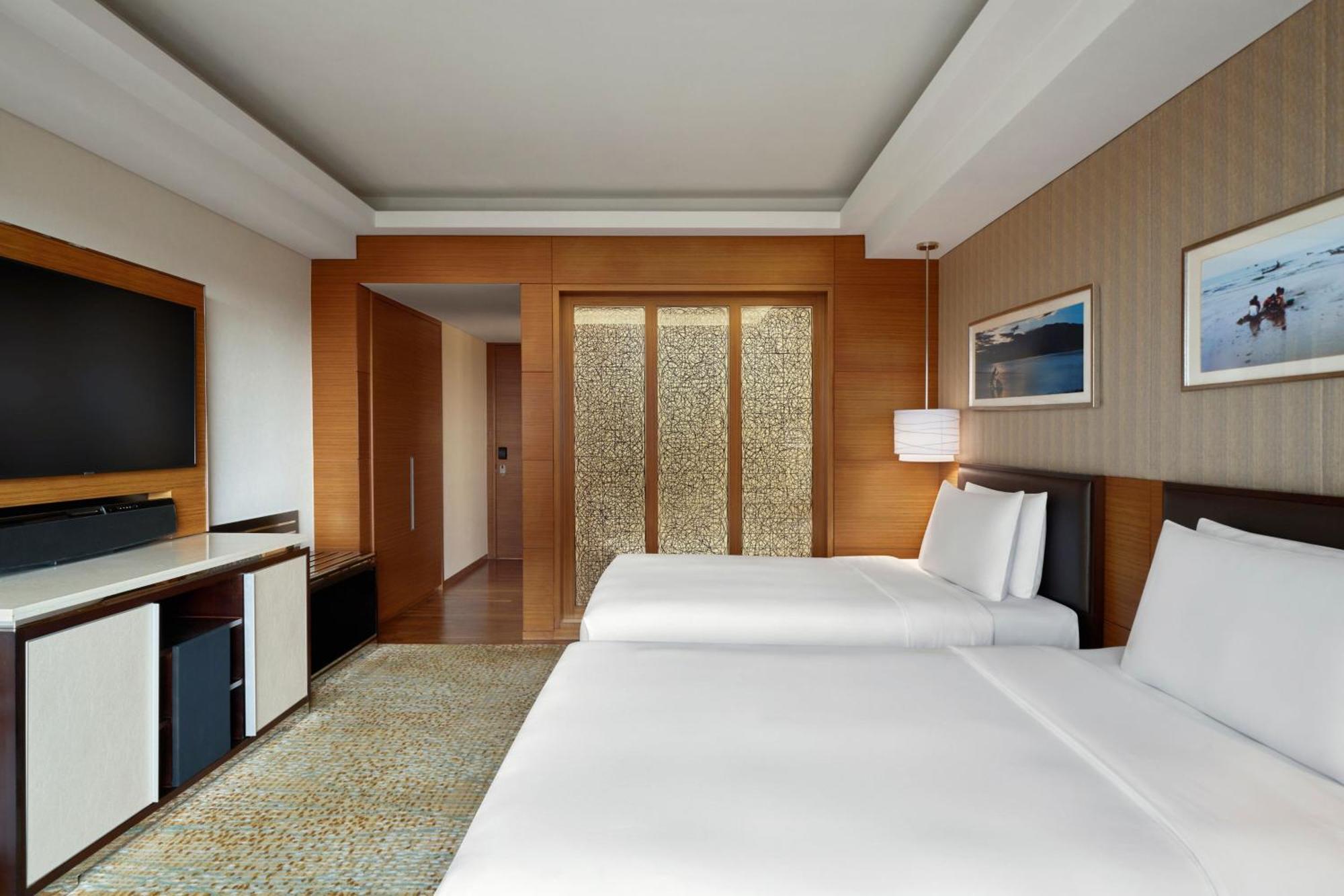 Jw Marriott And Saigon Hotel