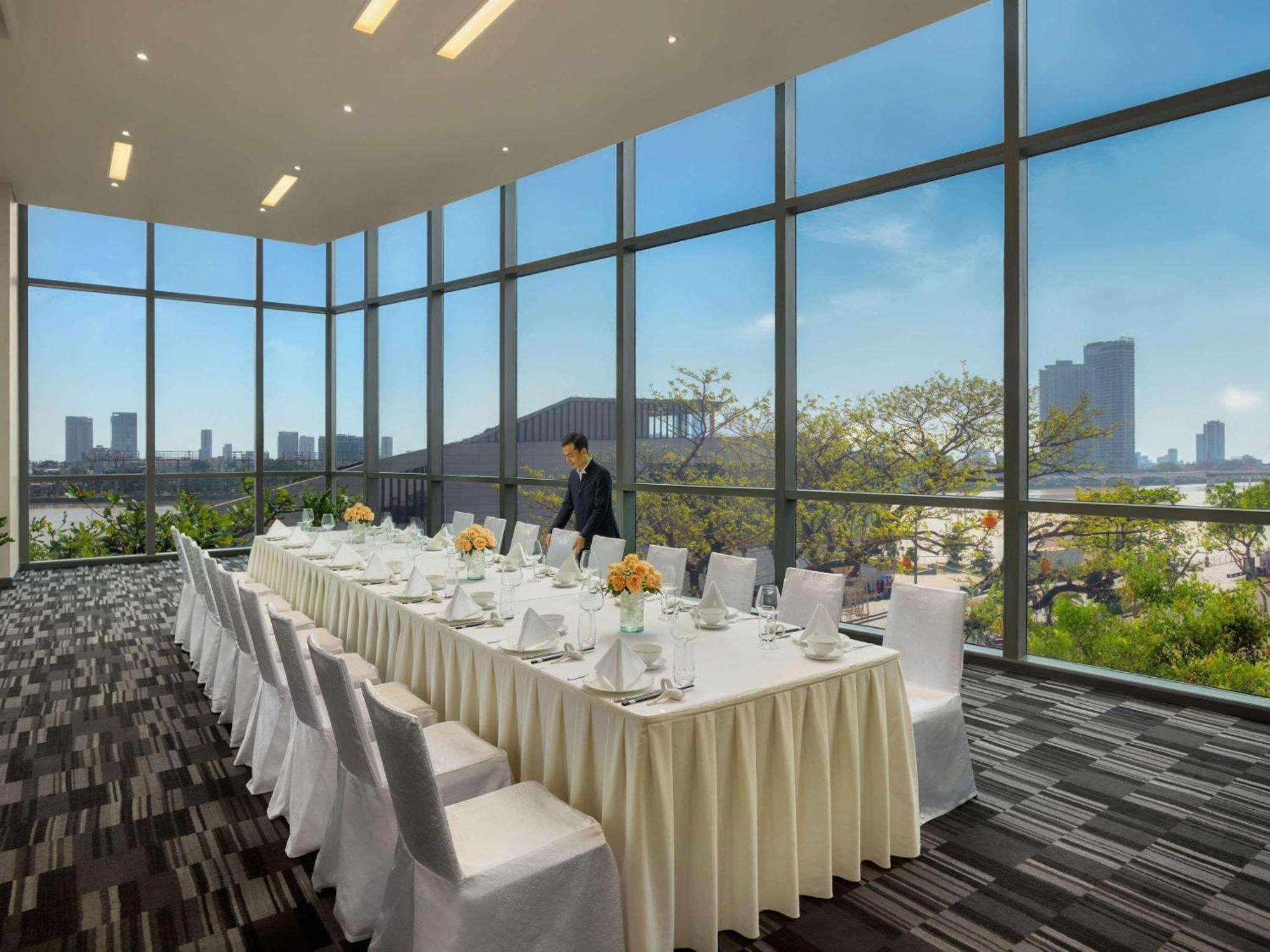 Novotel Premier River 5*