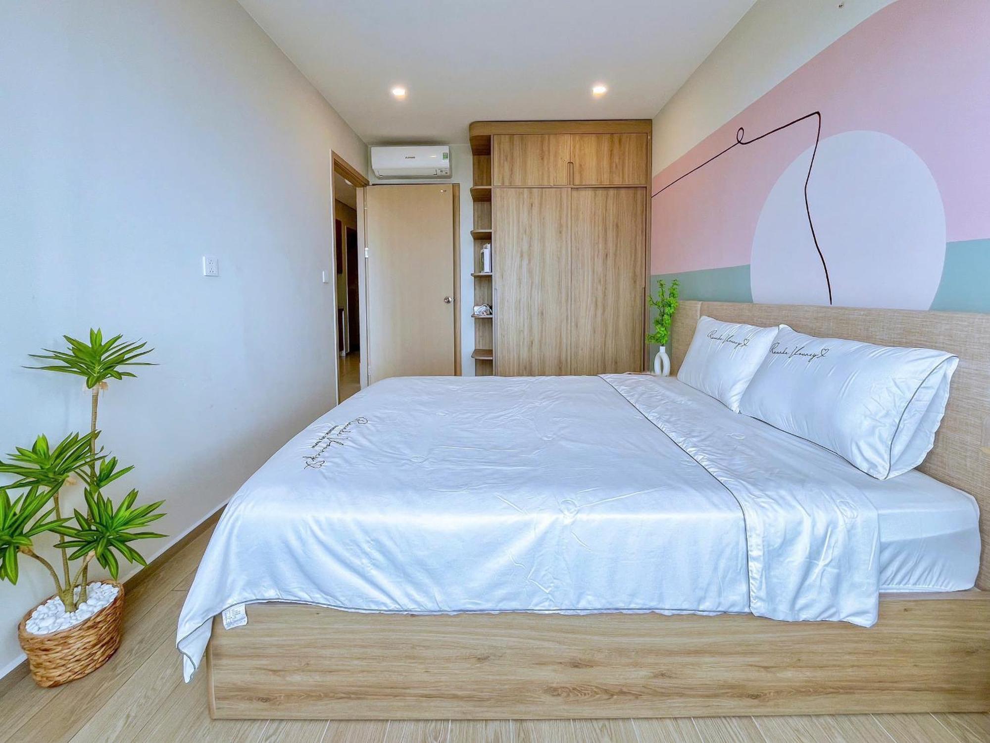 Apartment Thuy' - The Song *