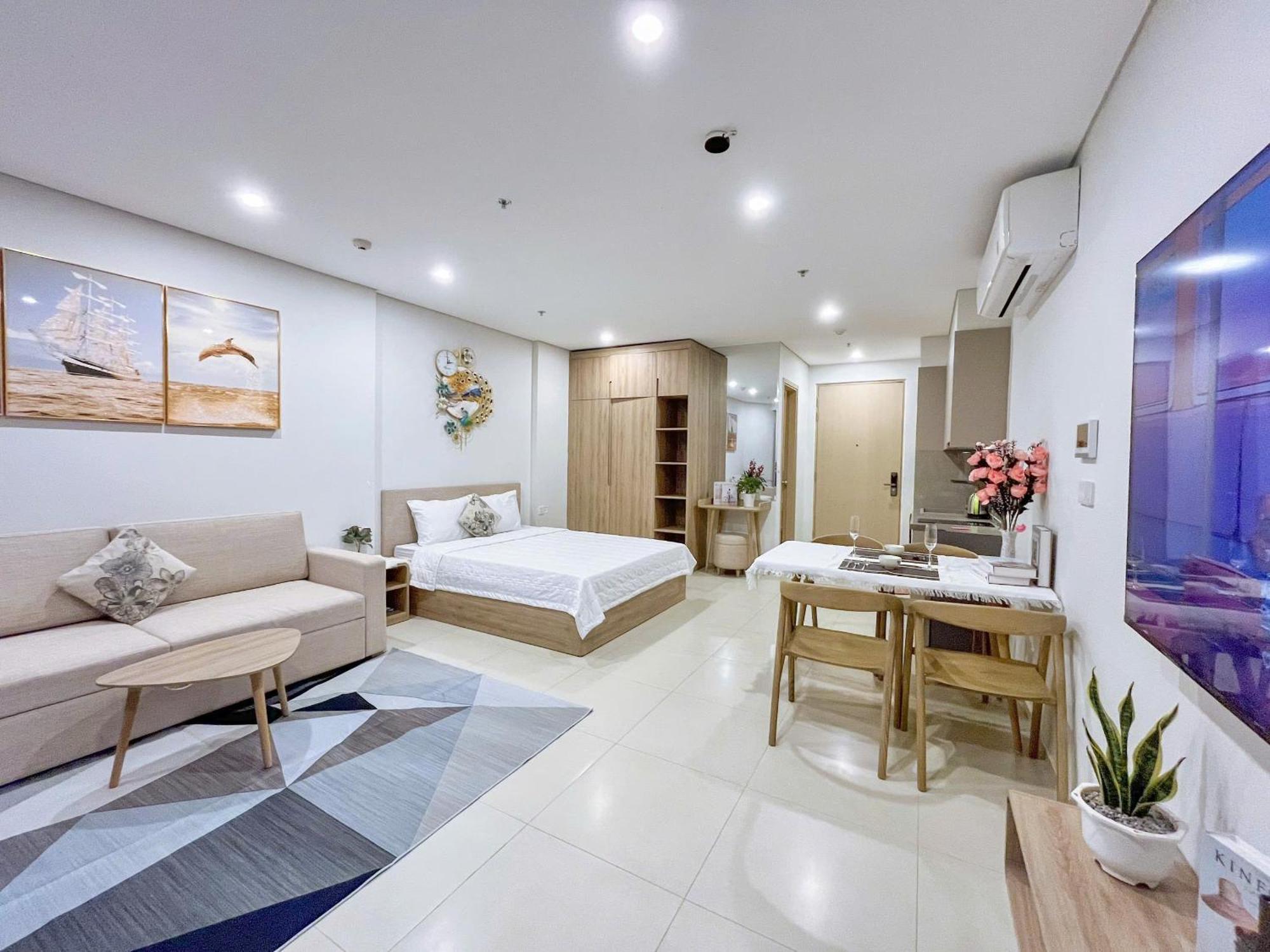 Apartment Thuy' - The Song