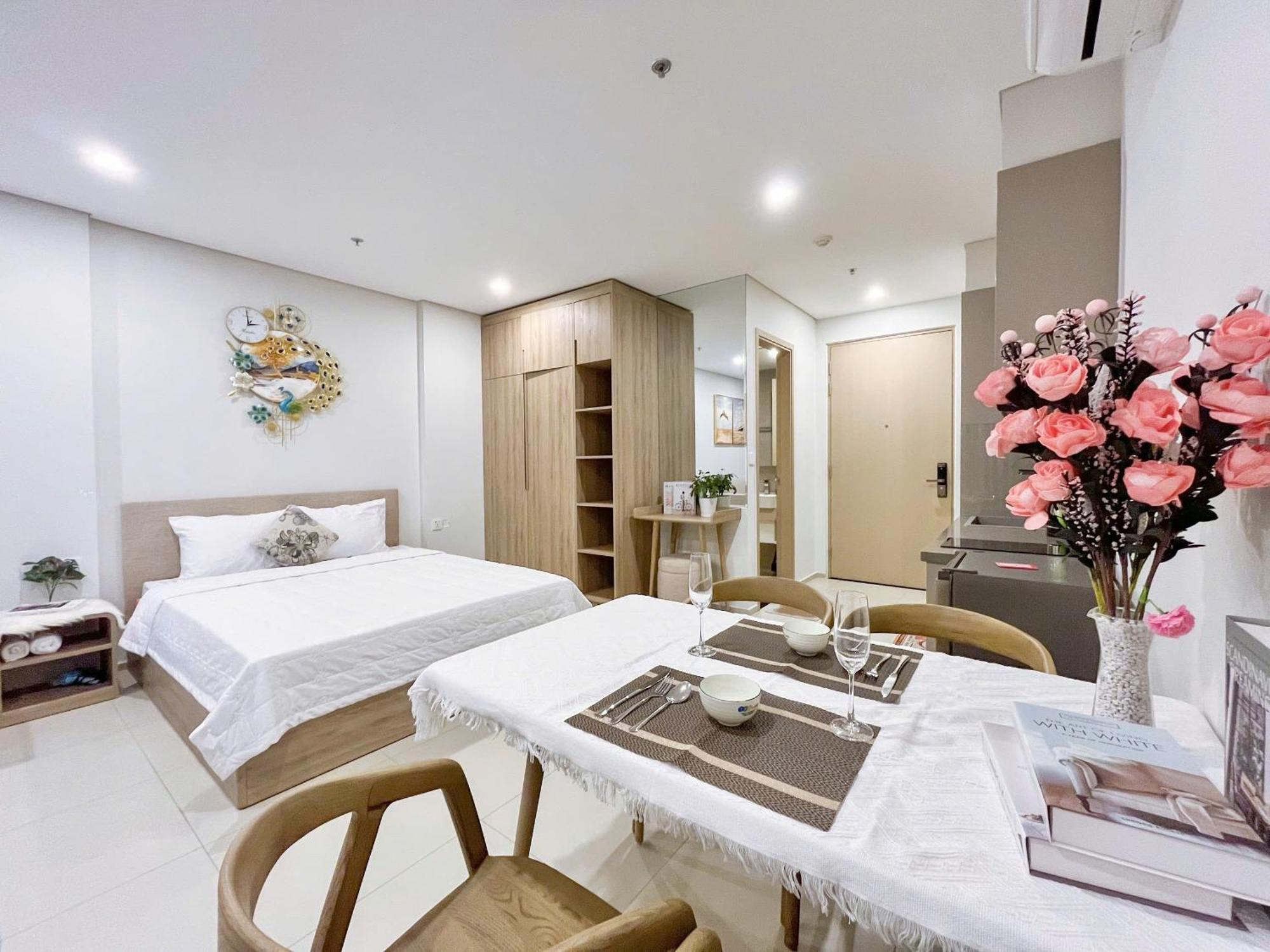 Apartment Thuy' - The Song