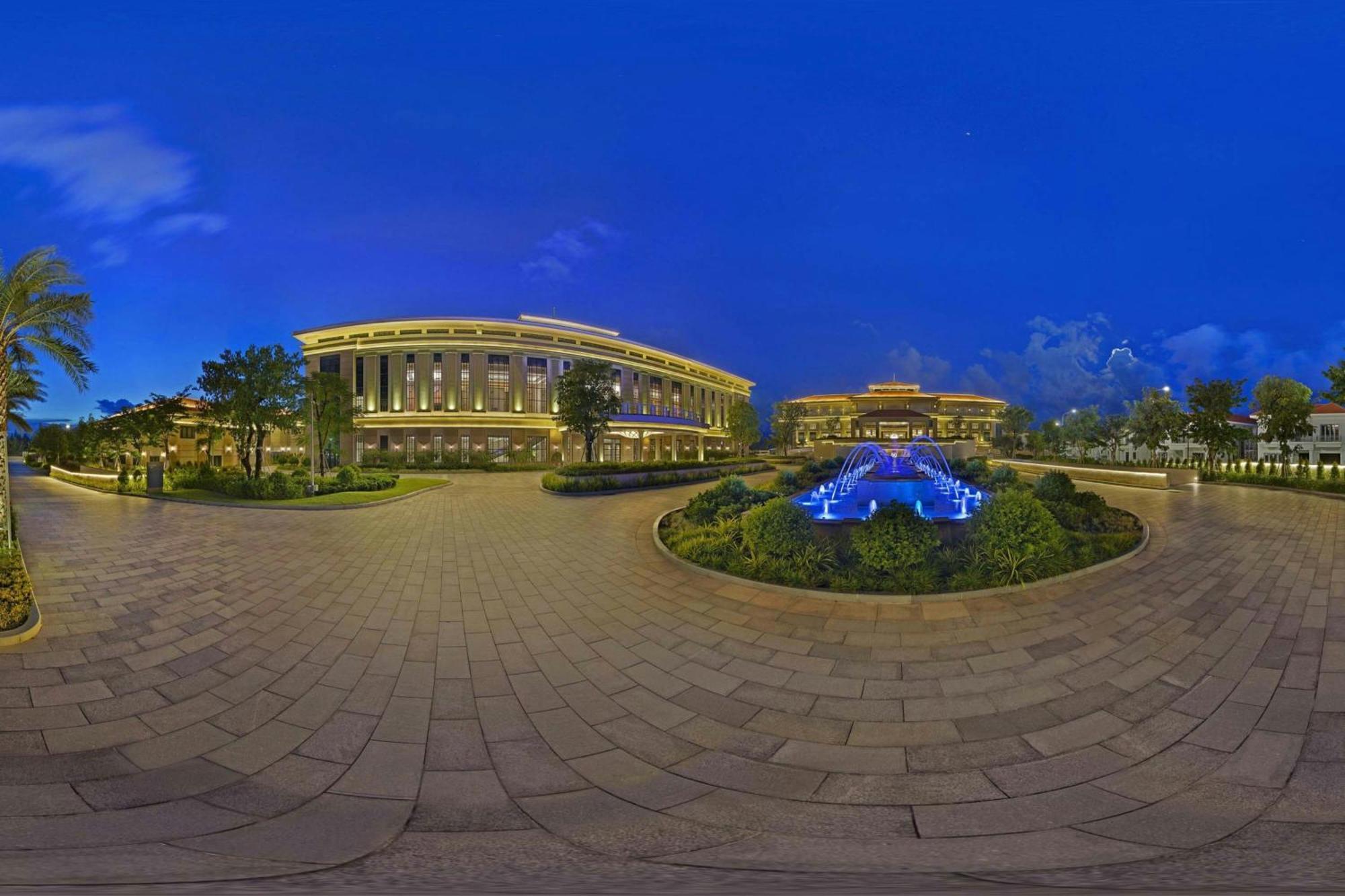 Sheraton Grand & Convention Center 5*