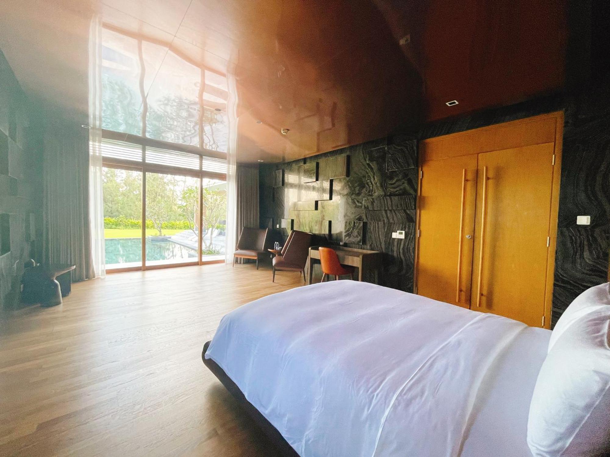Deluxe Beachside 5* Da Nang