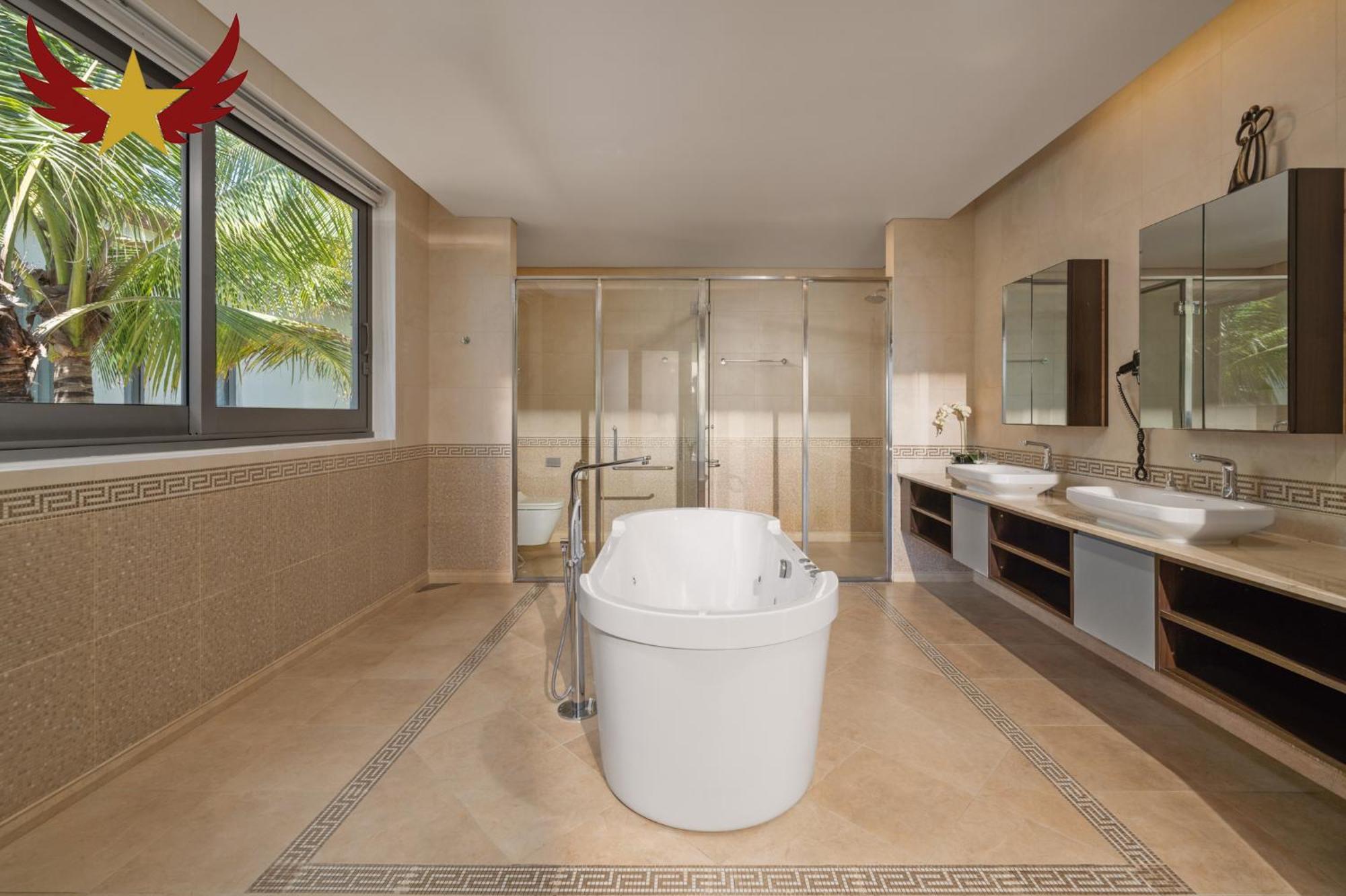 The Five 8 Bedrooms Beachfront - K3