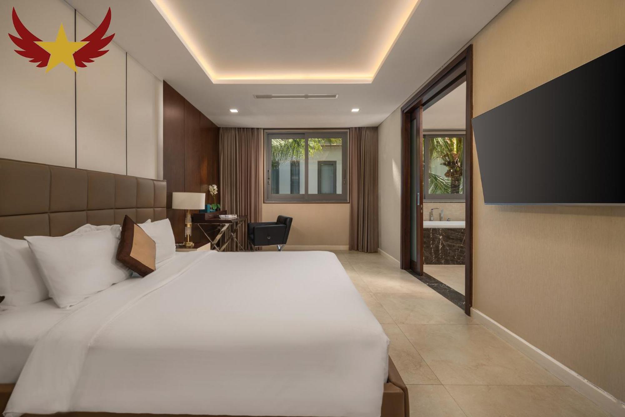 The Five 8 Bedrooms Beachfront - K3 * Da Nang