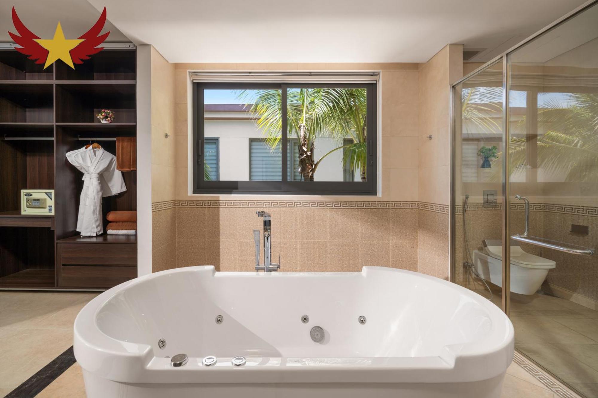 The Five 8 Bedrooms Beachfront - K3 Villa