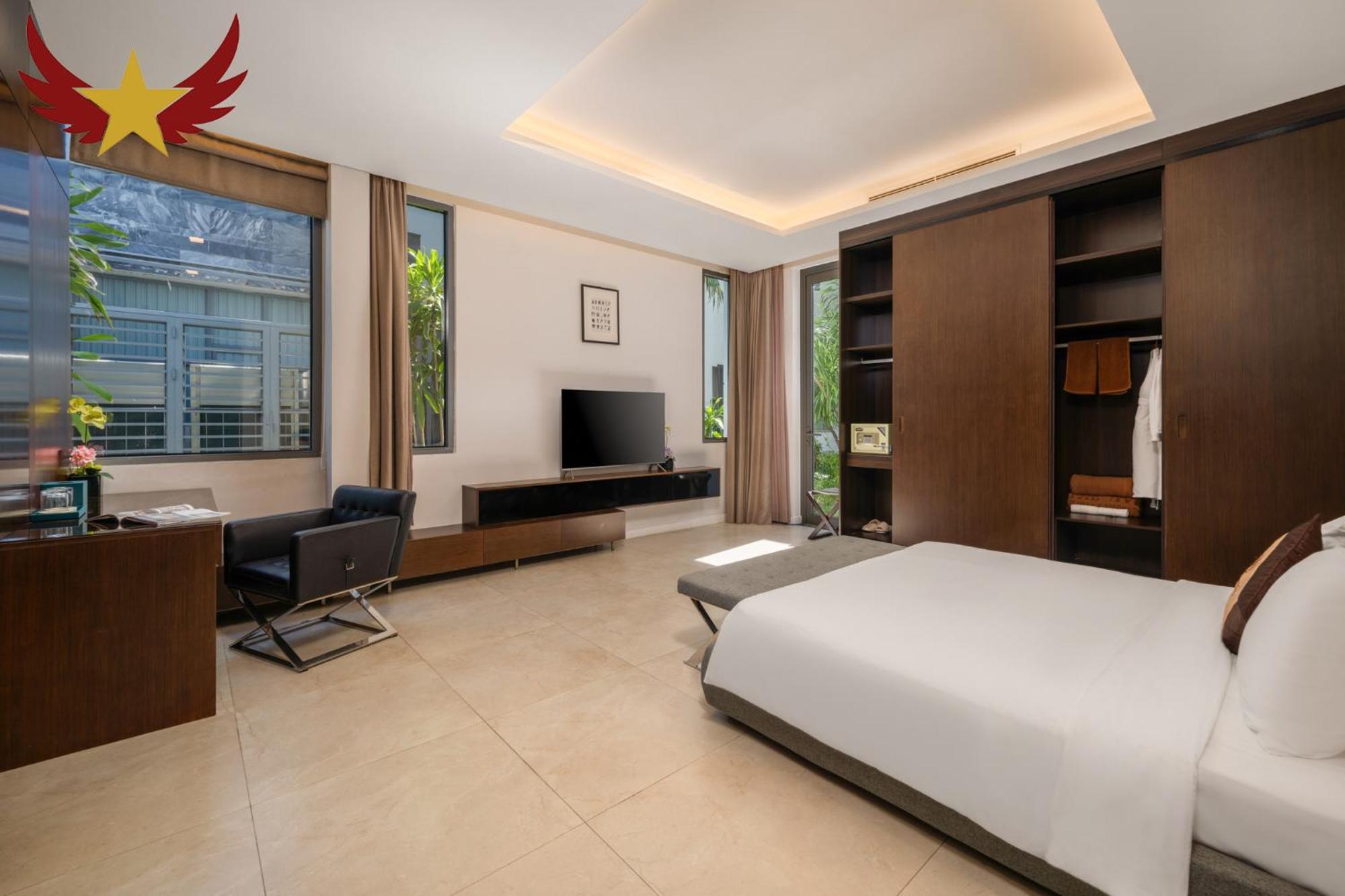 The Five 8 Bedrooms Beachfront - K3 *